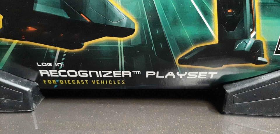 TRON Legacy Recognizer playset carry case diecast - photo 3