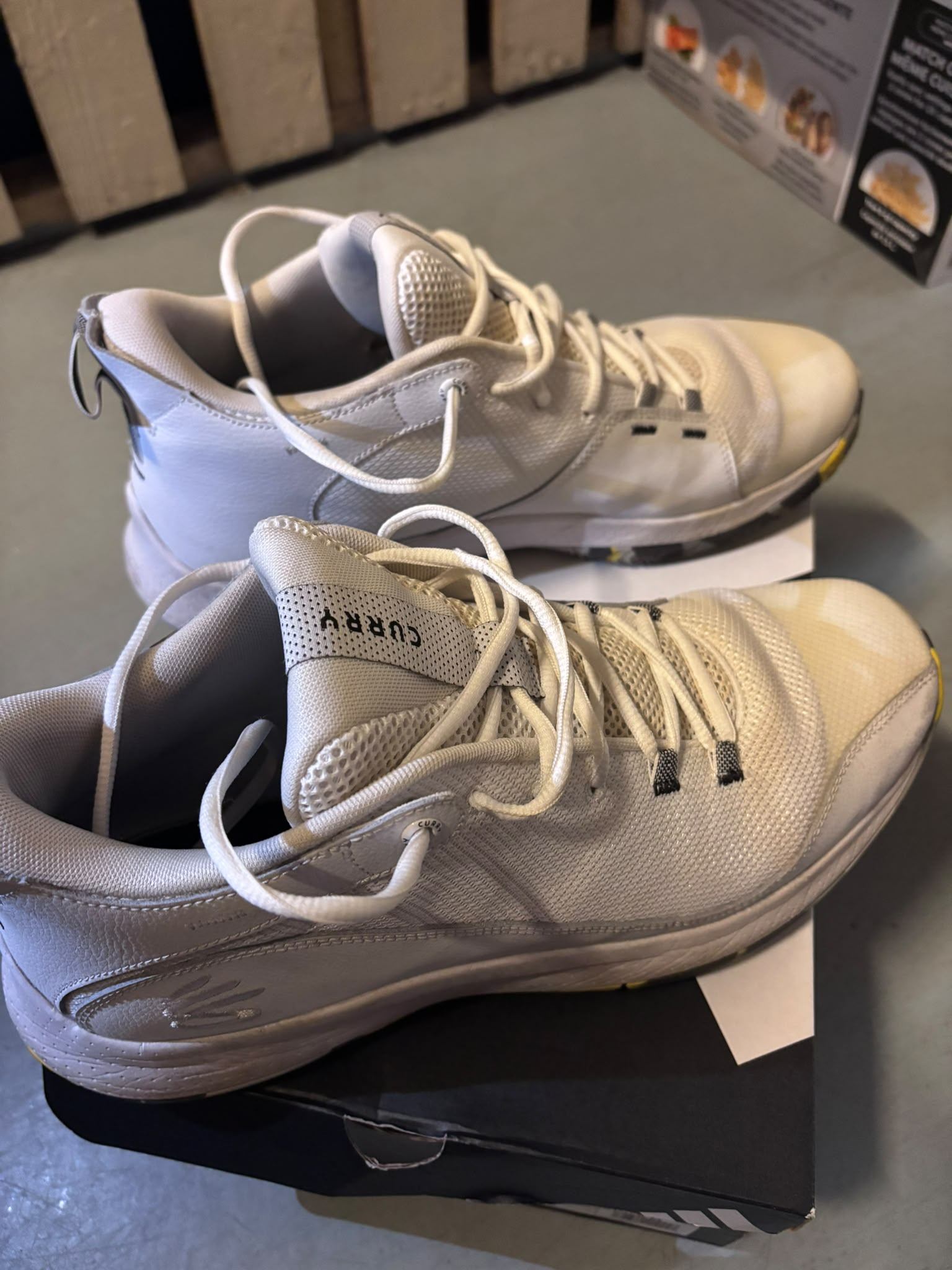 Under Armour Men's Curry 3Z5 Basketball Sneakers