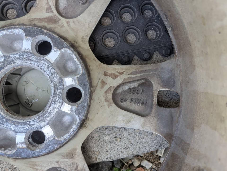 17-inch Toyota Rims - photo 3