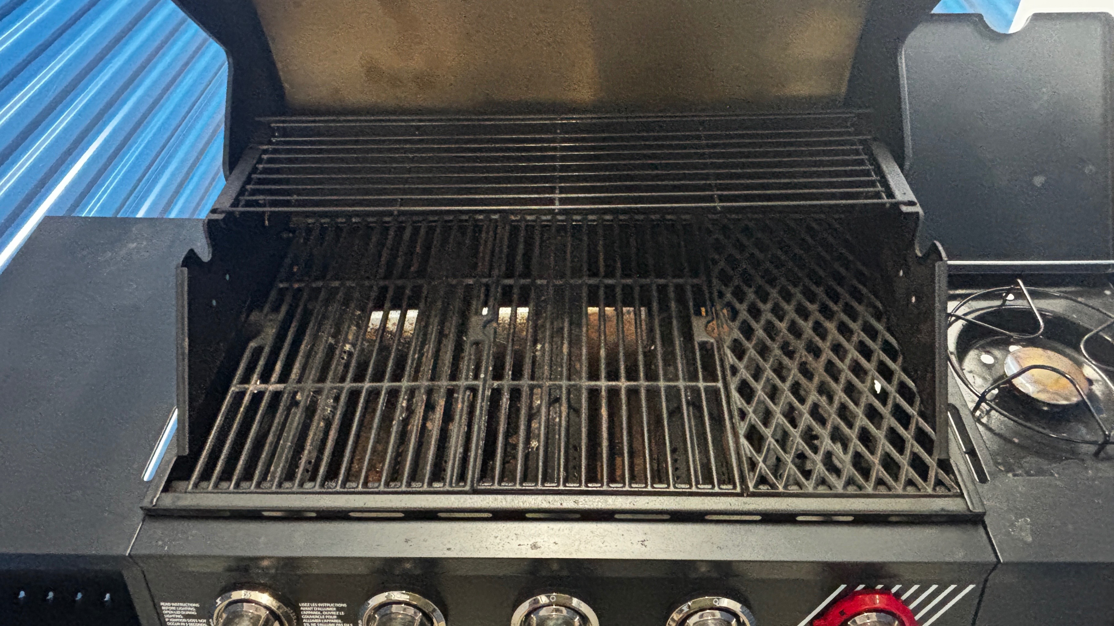 Lightly Used 4-Burner BBQ with sear station and side burner. - photo 3
