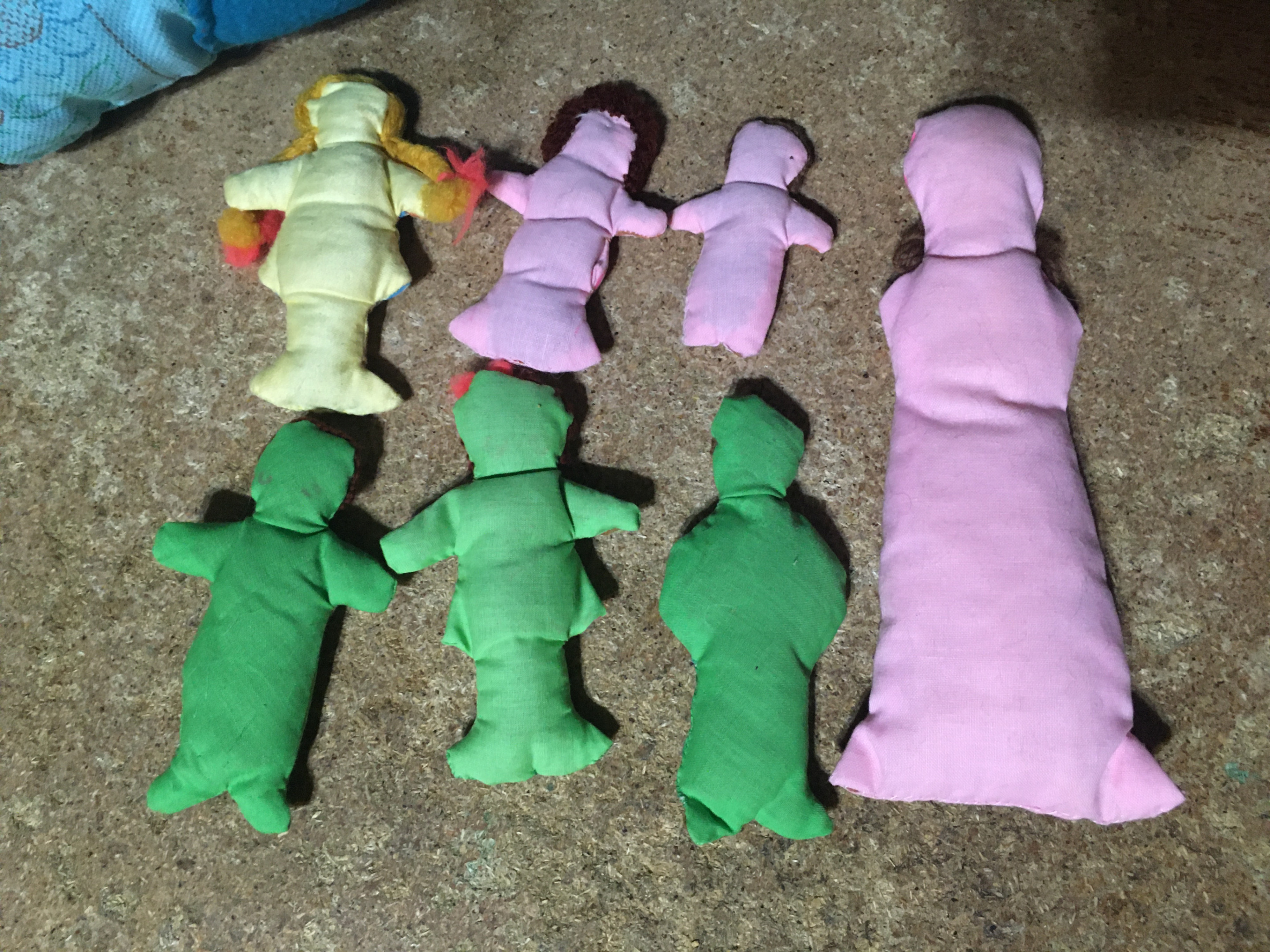 THE OLD WOMEN WHO LIVED IN A SHOE NURSERY RHYME PLUSH TOY W KIDS - photo 3