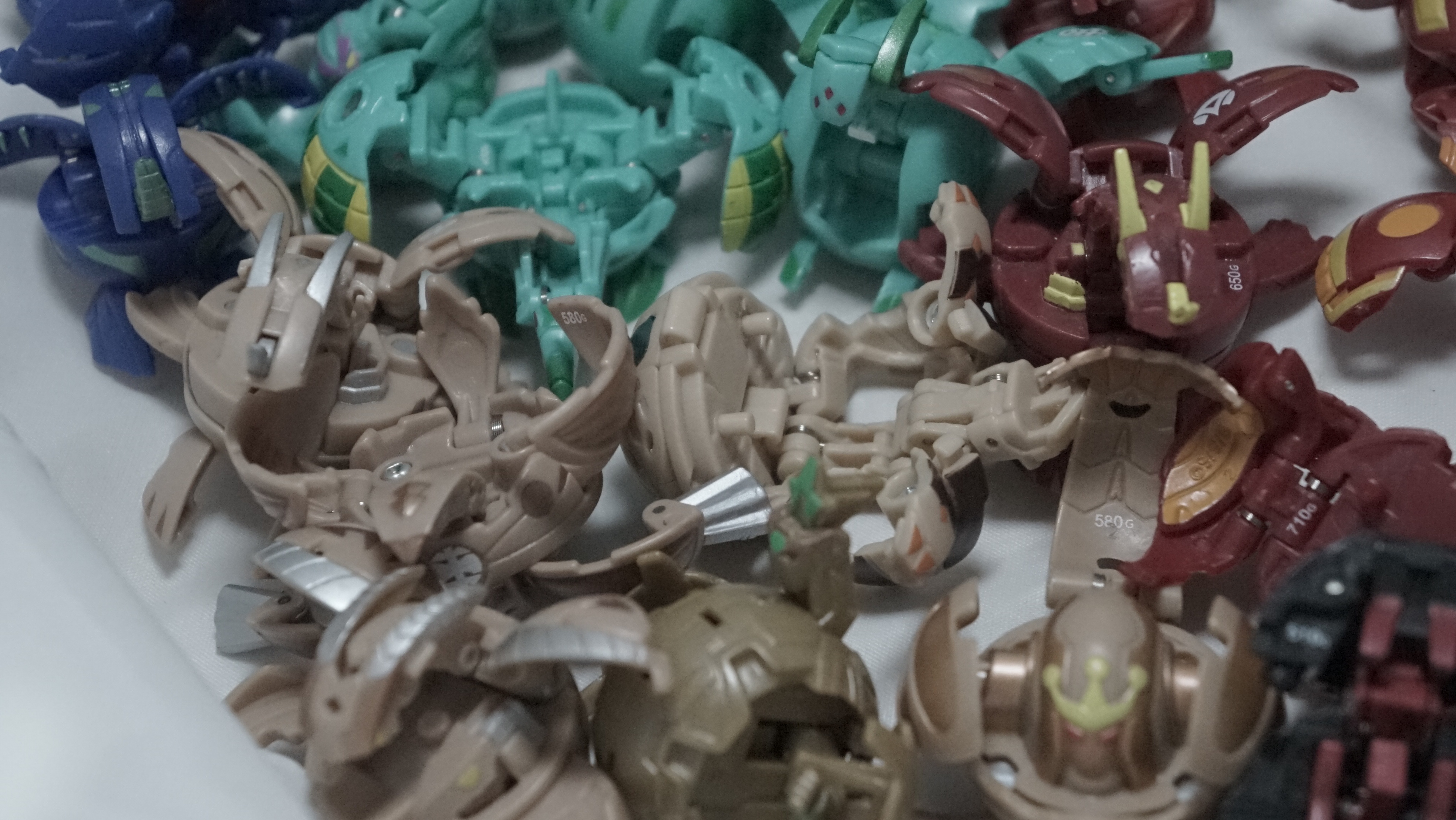 Bakugan Battle Brawlers Lot of 41 Mixed Figures with Tin Unteste - photo 4