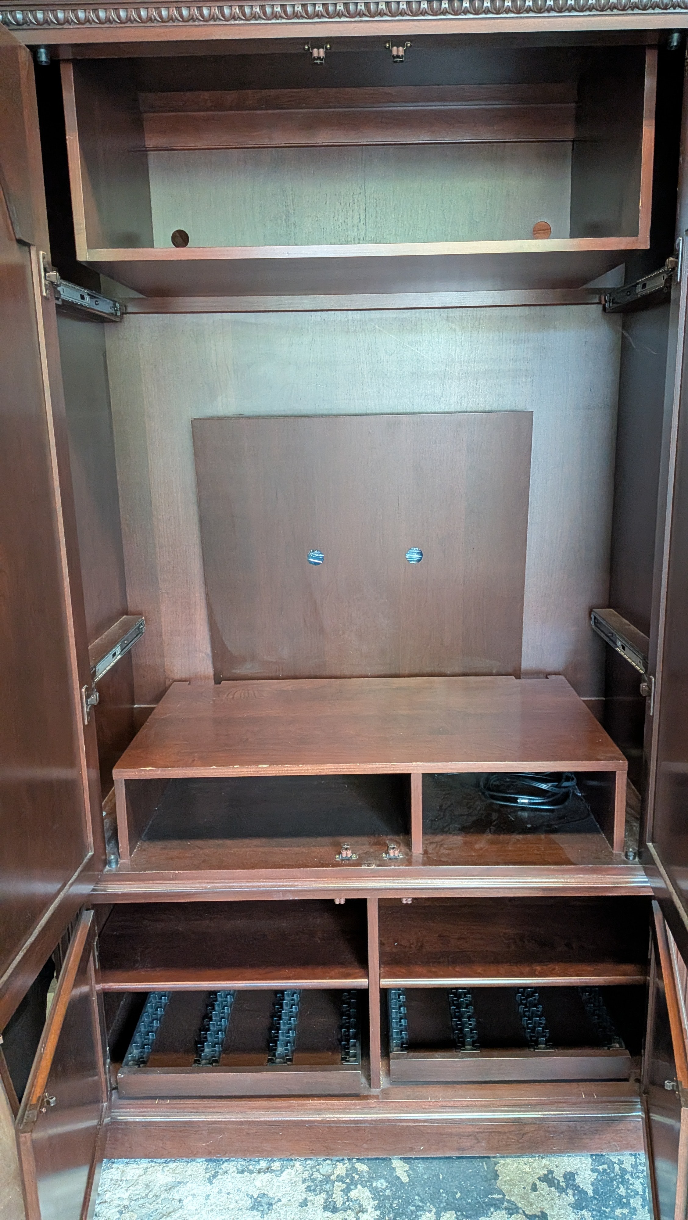 Large Wood Entertainment Armoire / TV Cabinet $250 - photo 2