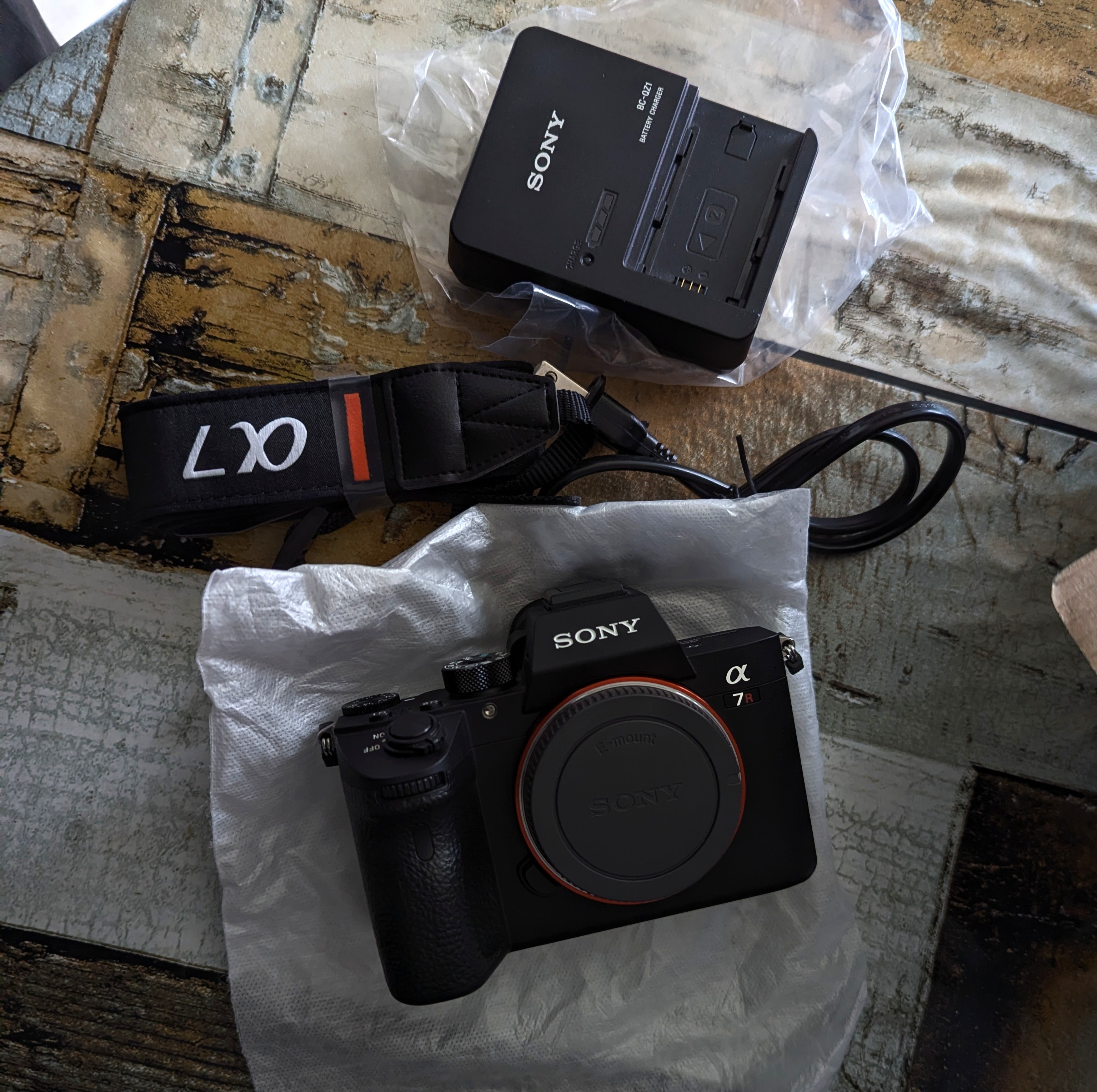 Sony A7R III Body Only - photo 4
