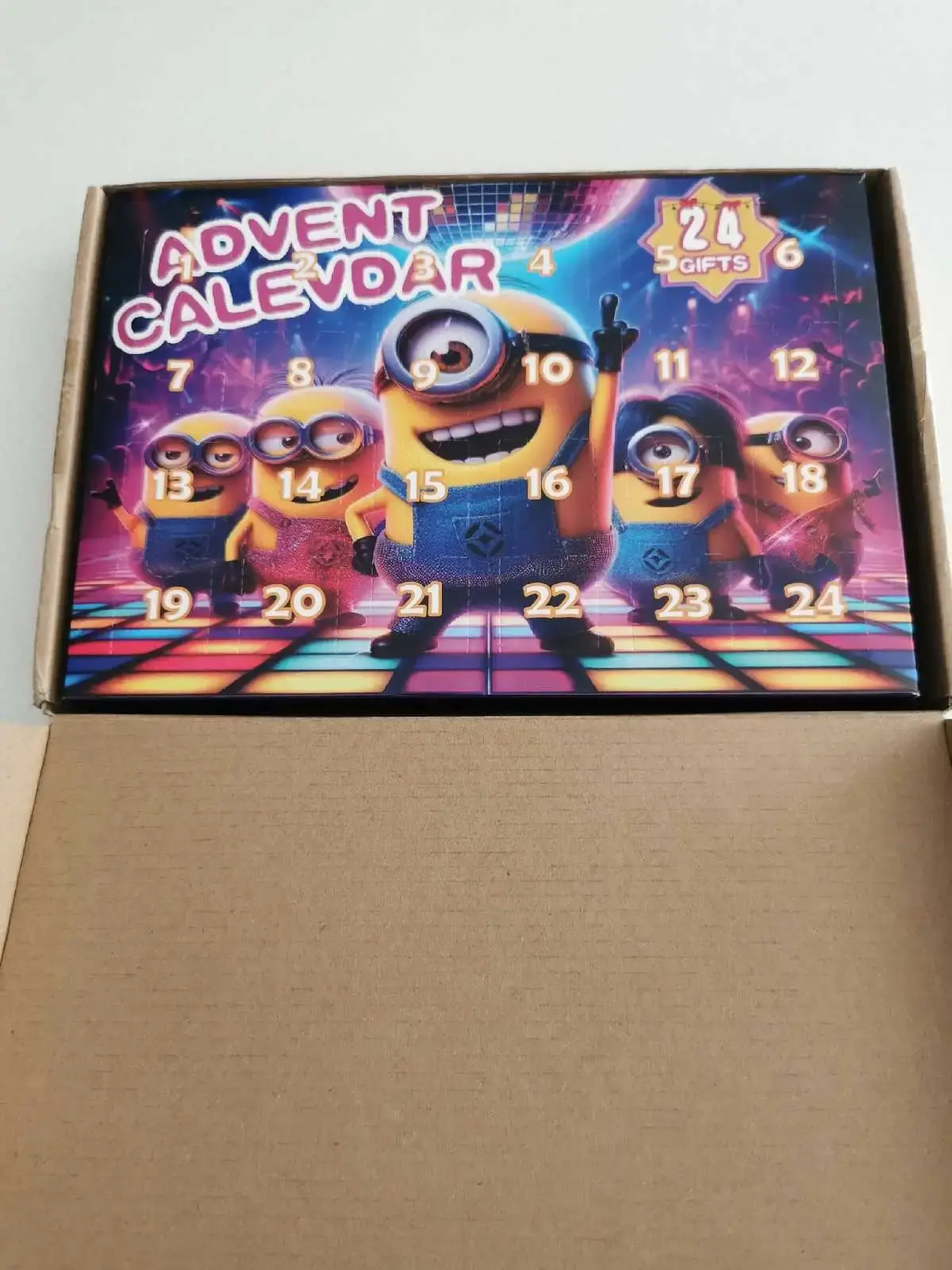 Minions Advent Calendar with 24 Figures - photo 2