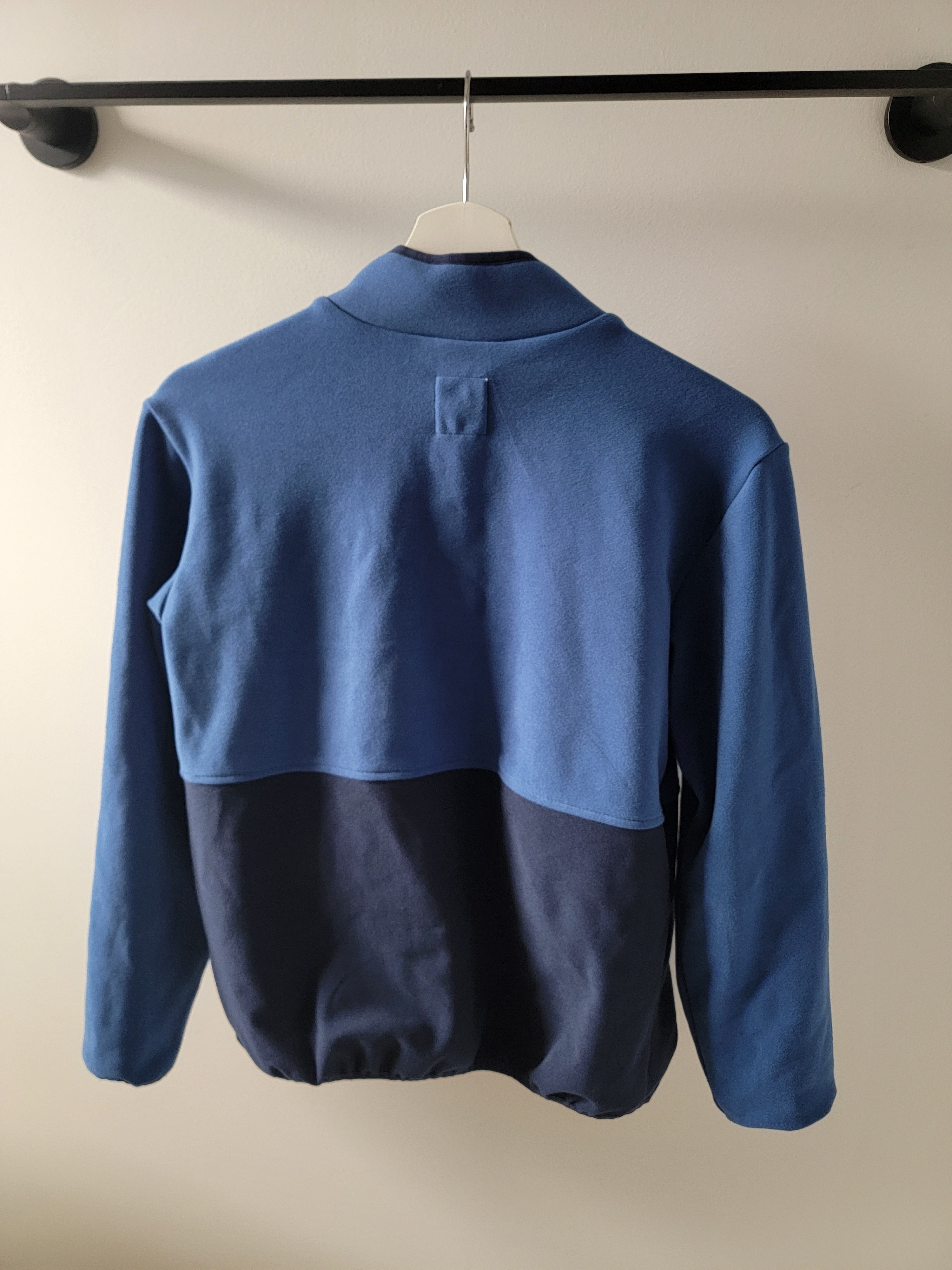 Kids age 10-12 sweater in brand new condition (ad for Measuremen - photo 3
