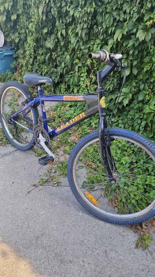Youth mountain bike 24 inch wheels for repair restoration or - photo 3