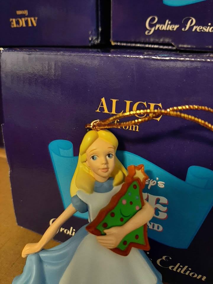 Alice in Wonderland Grolier Disney ornament - photo 2