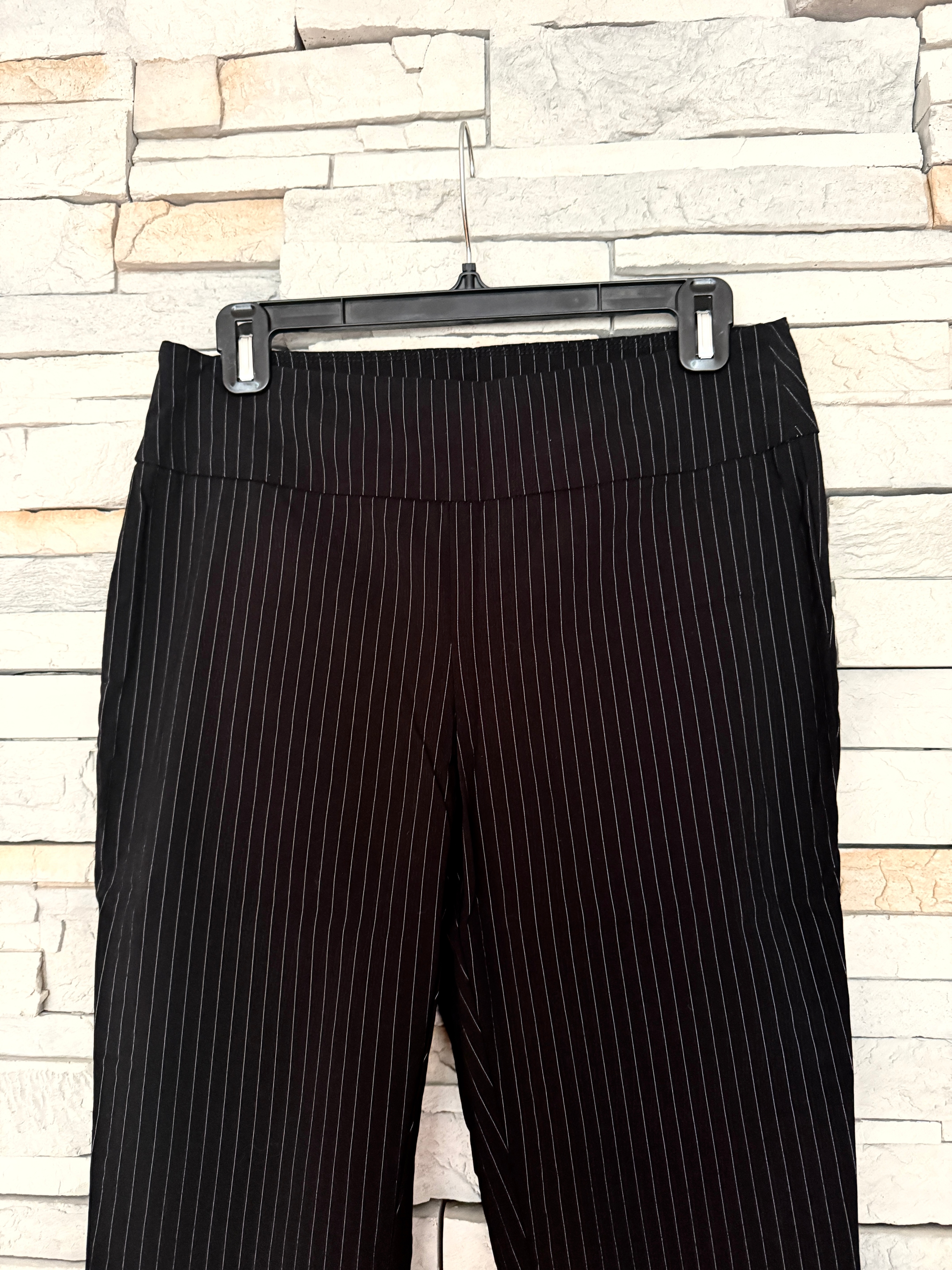 Le Chateau Black Pinstripe Pull On Stretch Pants 6 NWOT - photo 2