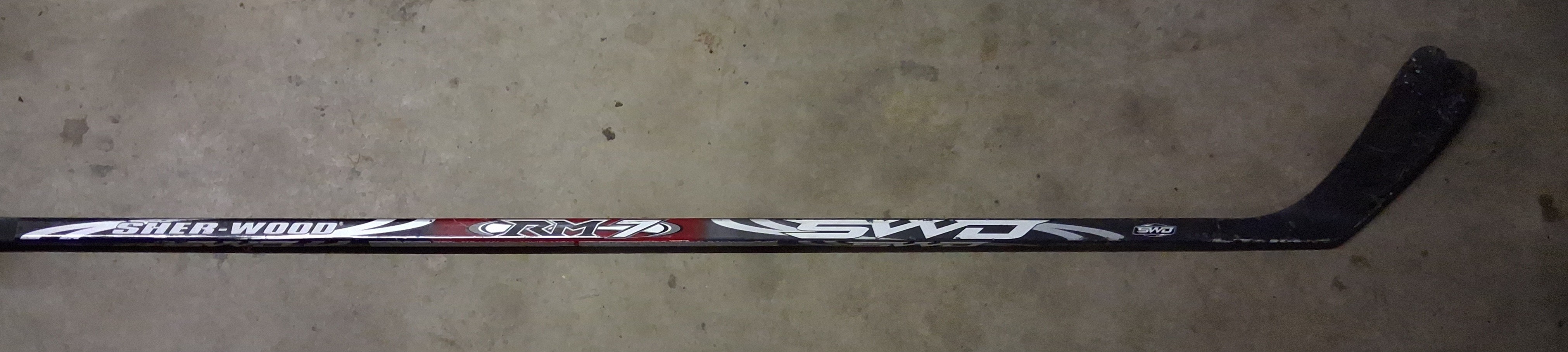 Lot of 4 used hockey sticks - sold as a lot - photo 2