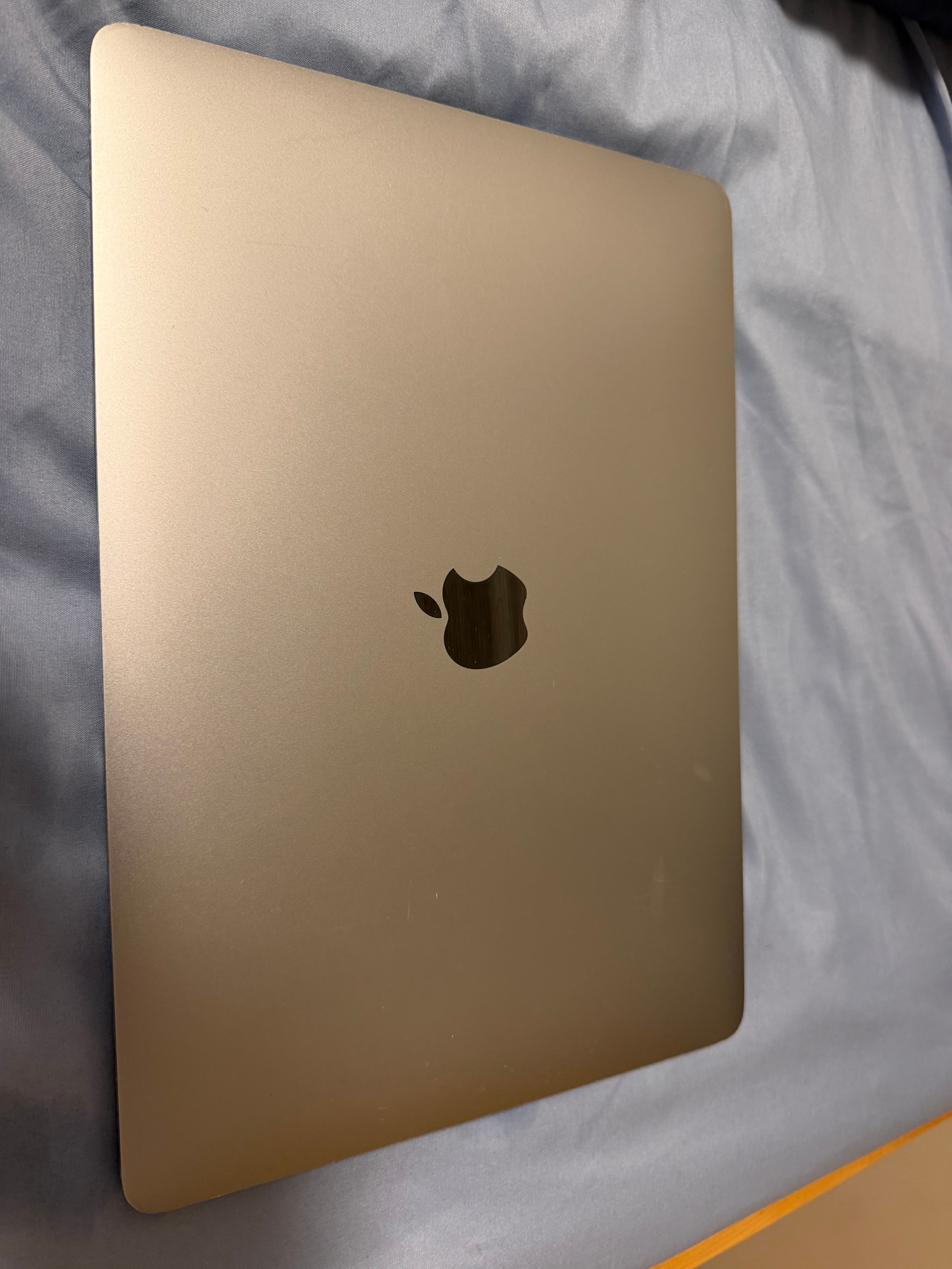 Apple MacBook Air M1 (2020) – 8GB RAM, 256GB SSD