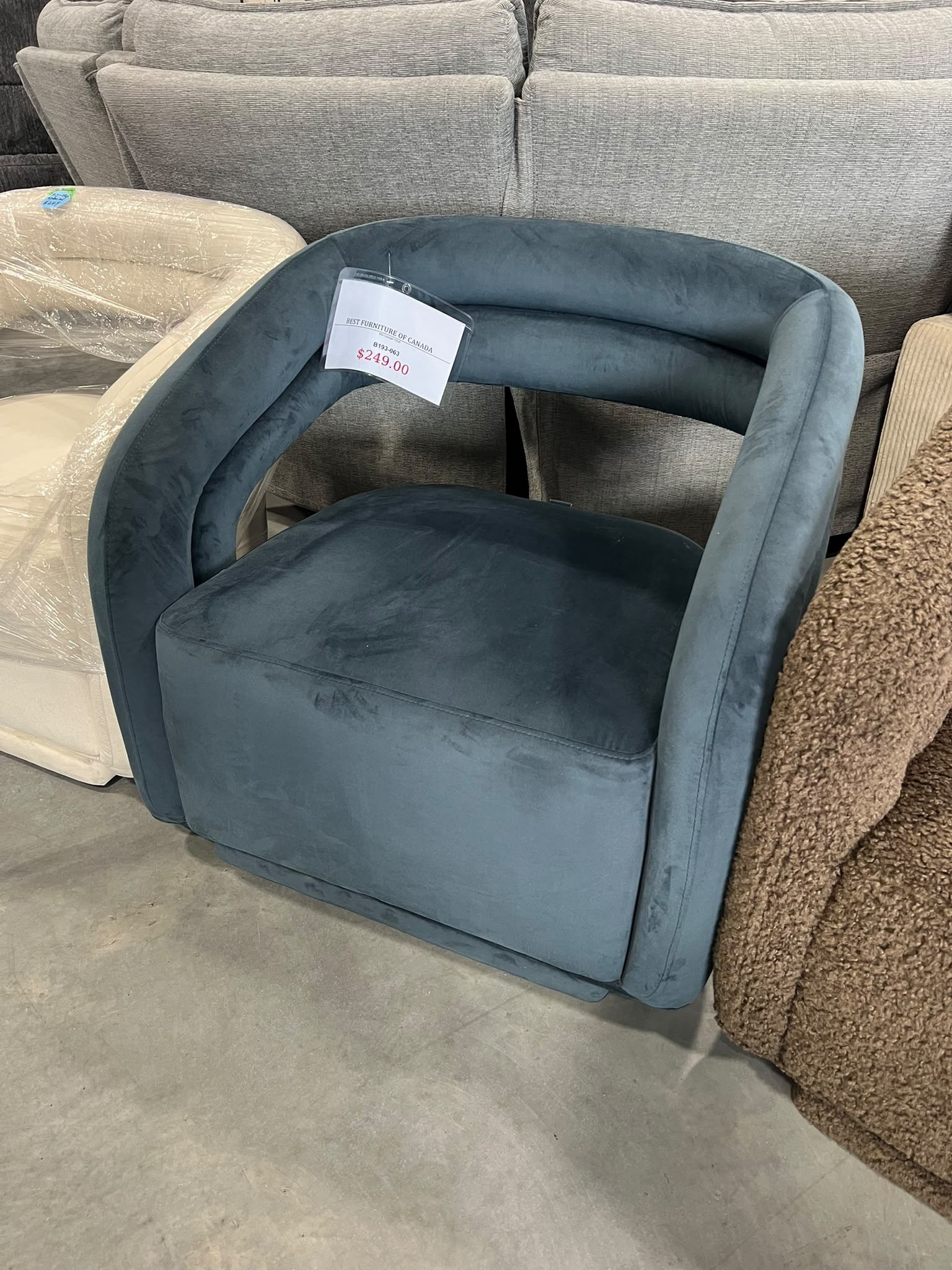 Boucle Barrel Accent Chair $249 🪑 Brand New - photo 4