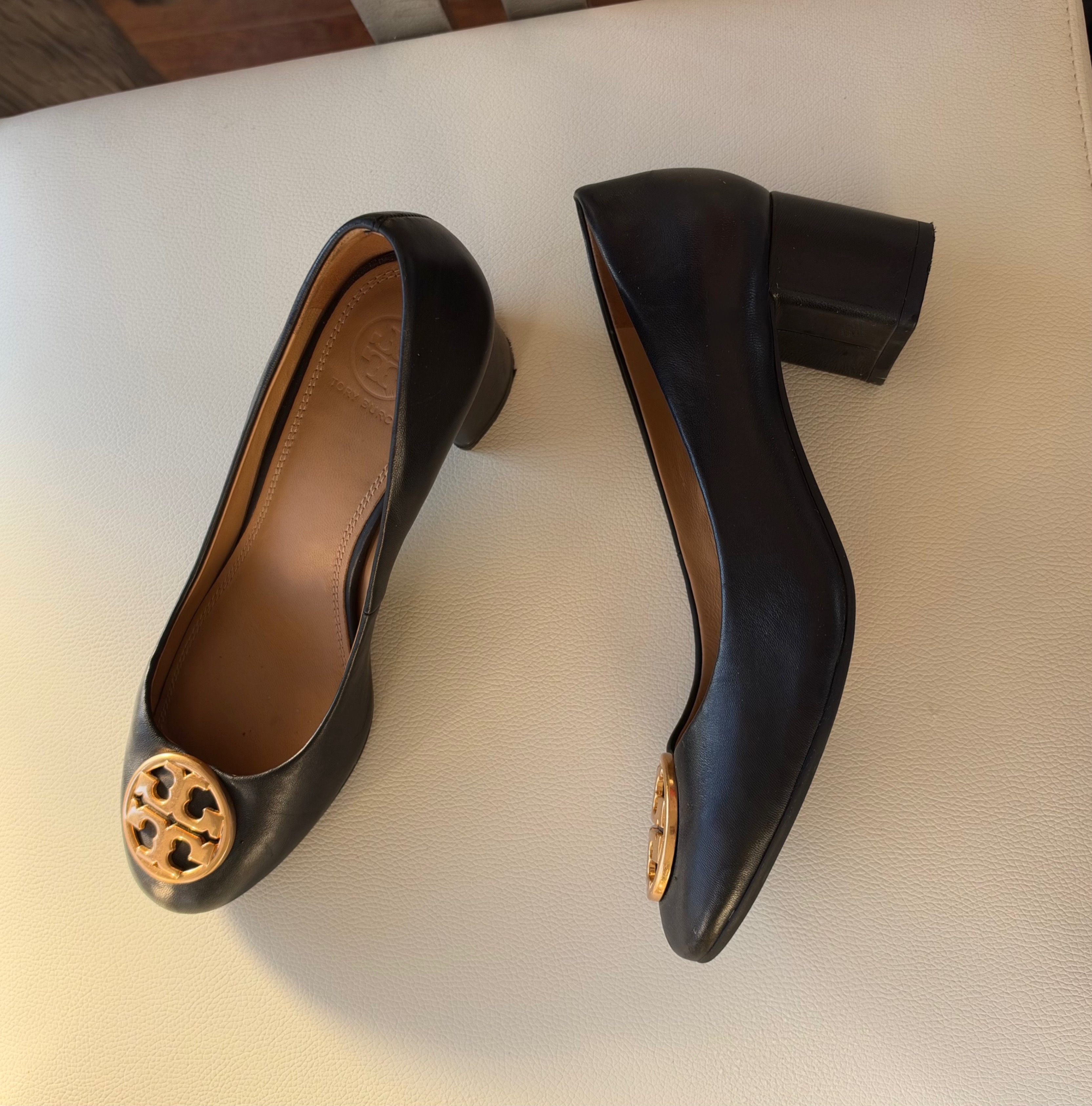 Tory Burch Chelsea Black Leather Pumps - Size 6.5, Like New - photo 2