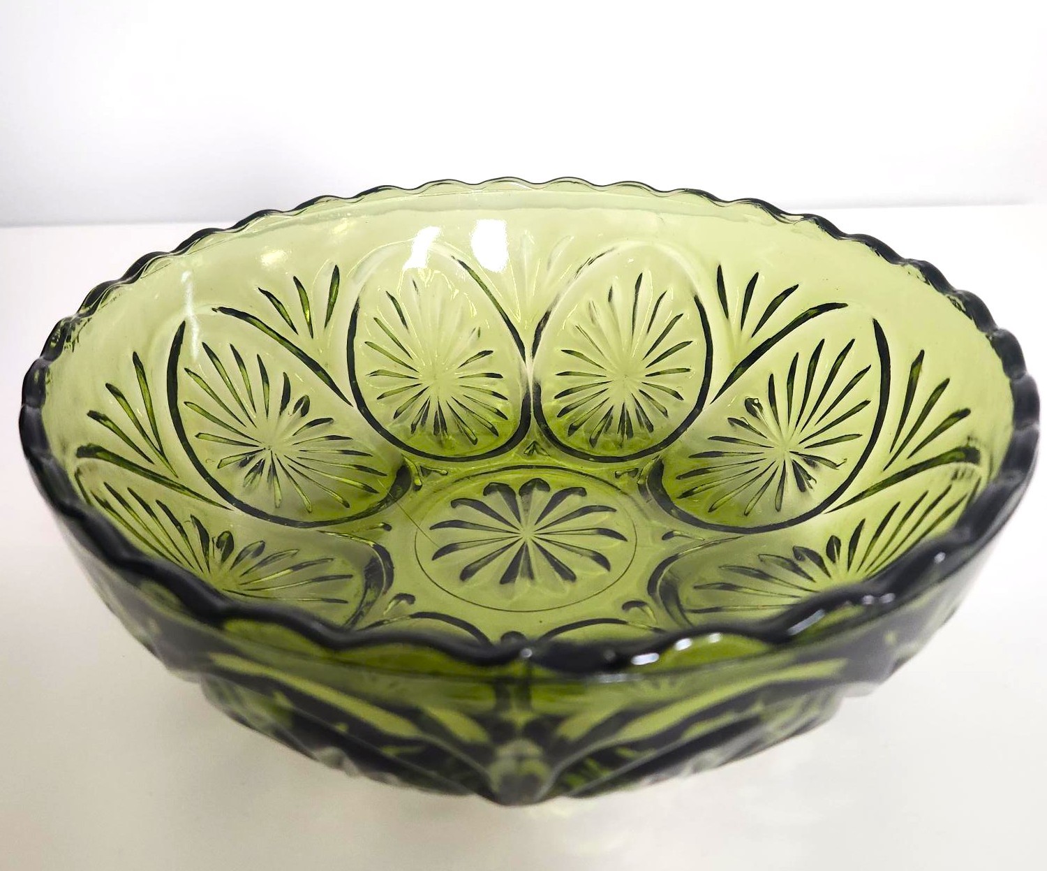Vintage Anchor Hocking Starburst Medallion Avocado Glass 8" Bowl - photo 2