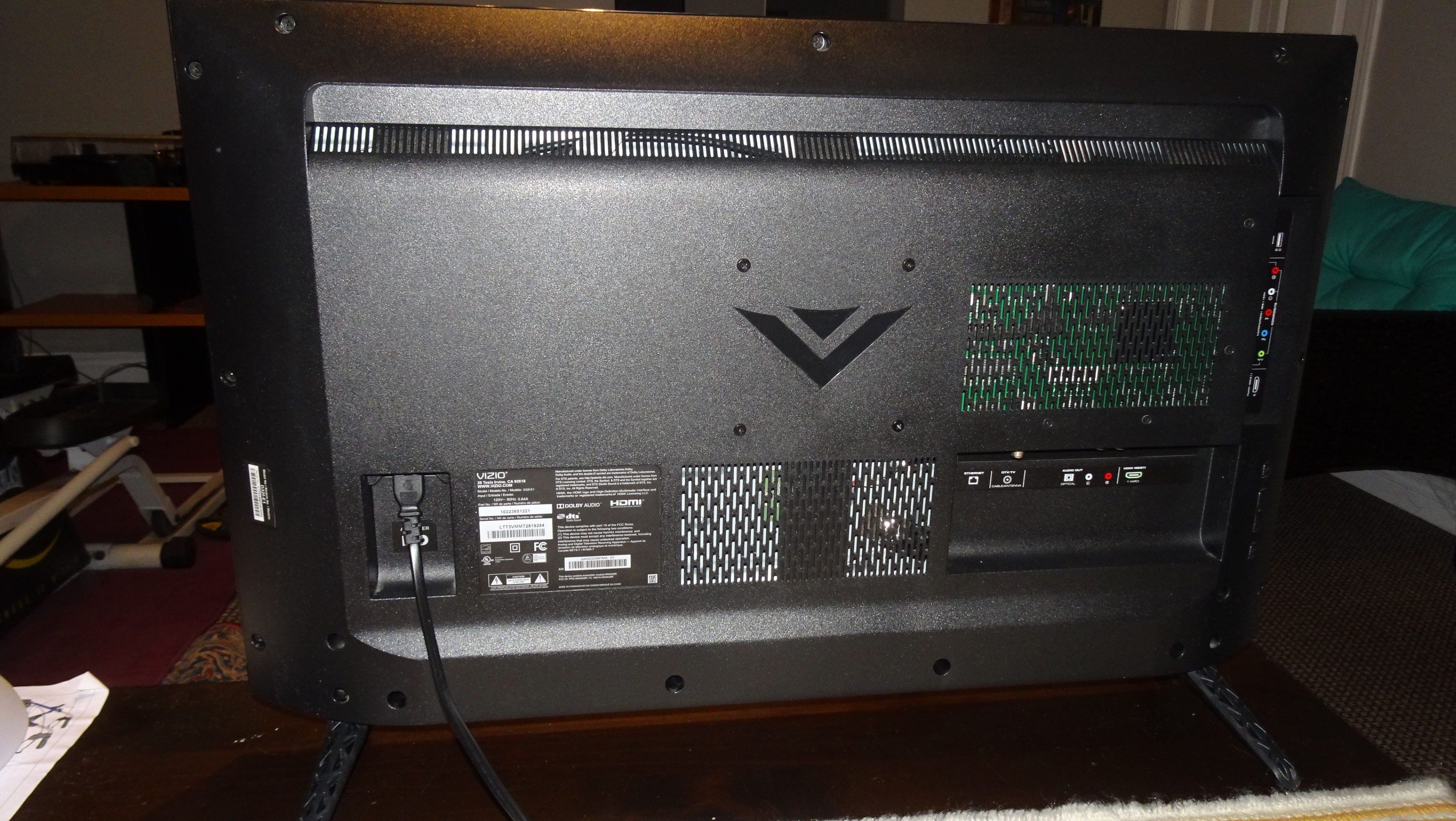 32" Vizio Smart TV in Great Condition - photo 3