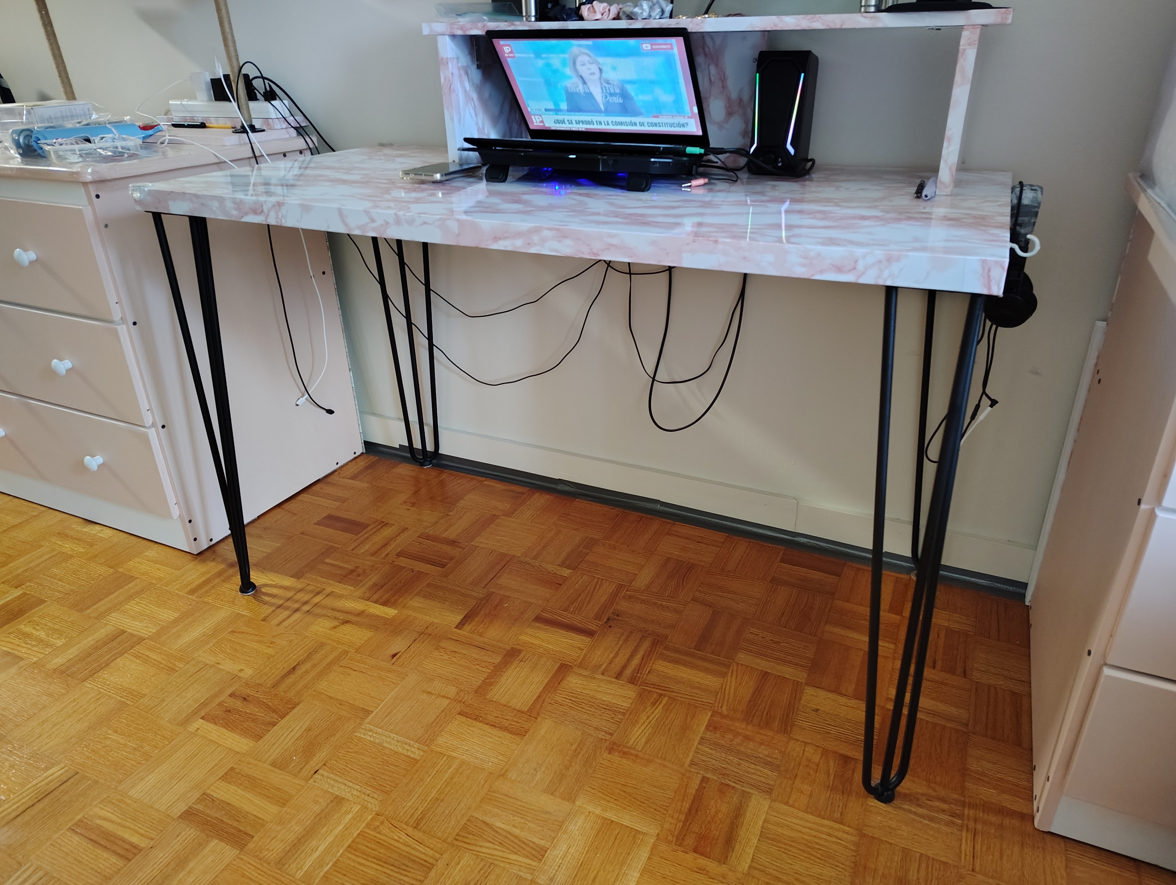ikea desk - photo 3