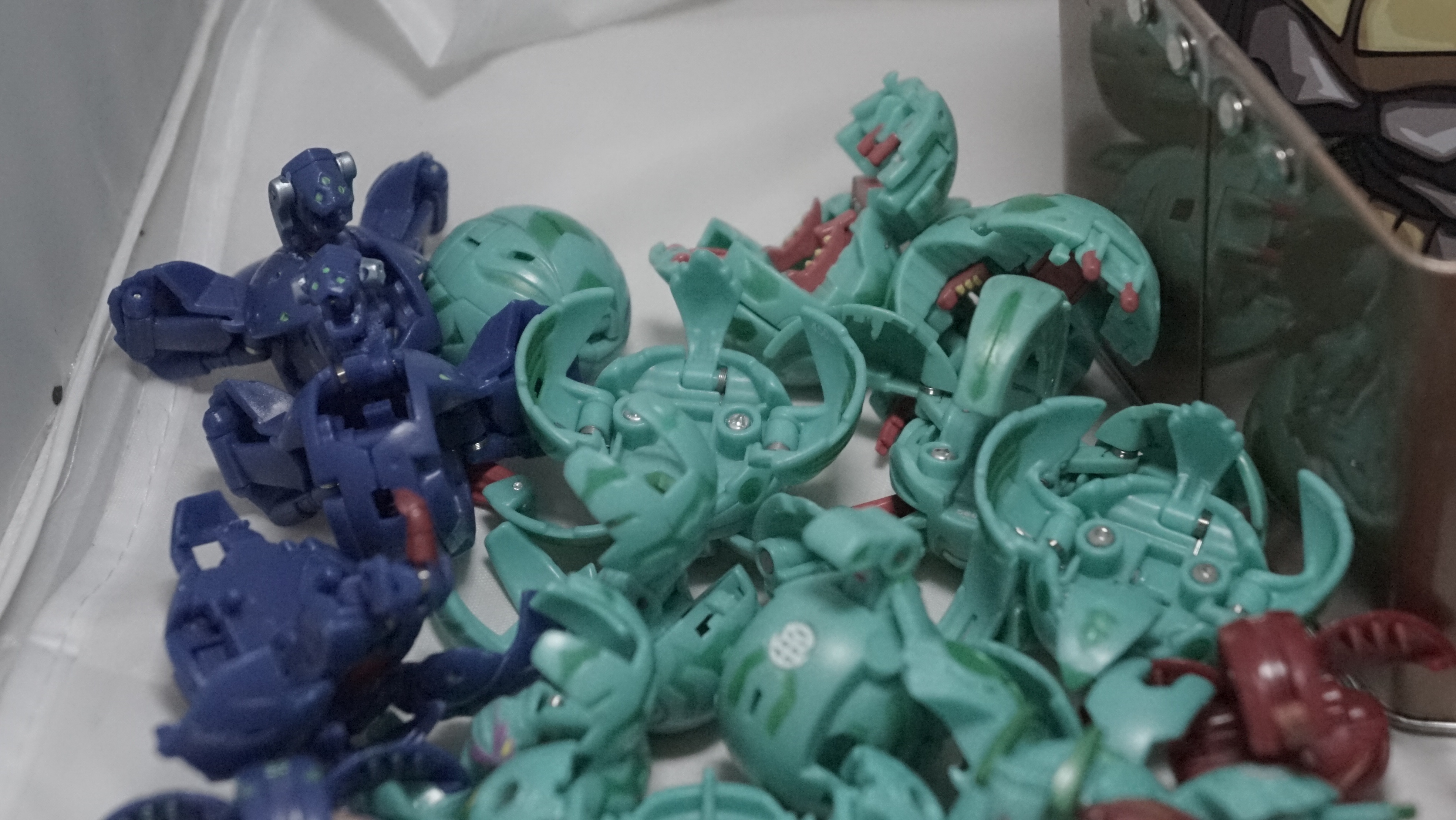 Bakugan Battle Brawlers Lot of 41 Mixed Figures with Tin Unteste - photo 3