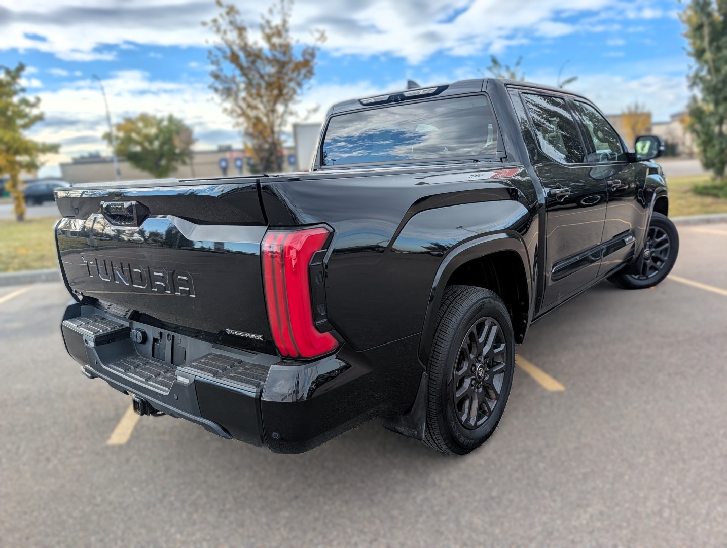 2025 Toyota Tundra Hybrid CrewMax Platinum - photo 2