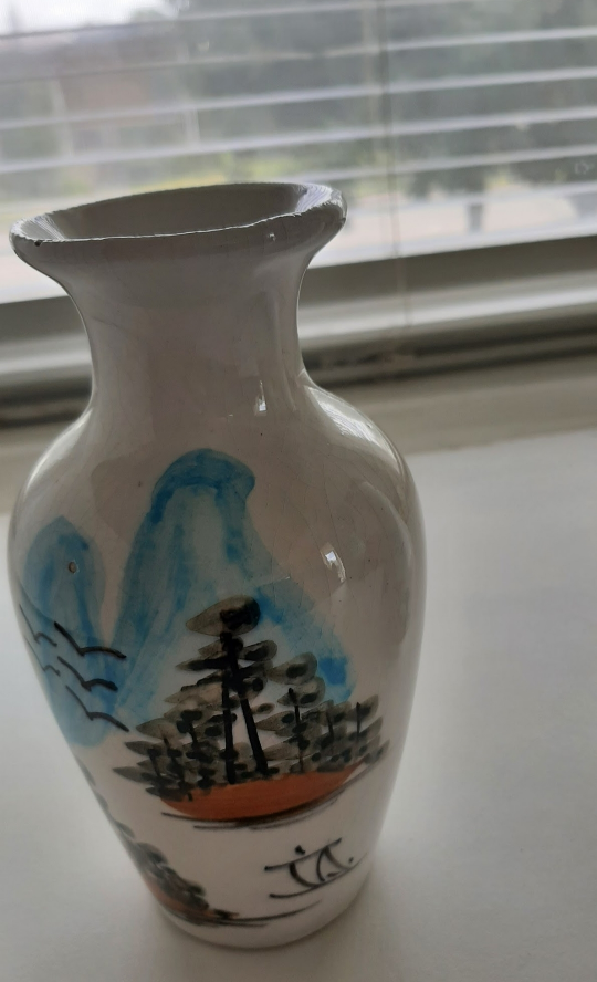 Pair of Asian-inspired ceramic vases $25 each - photo 3