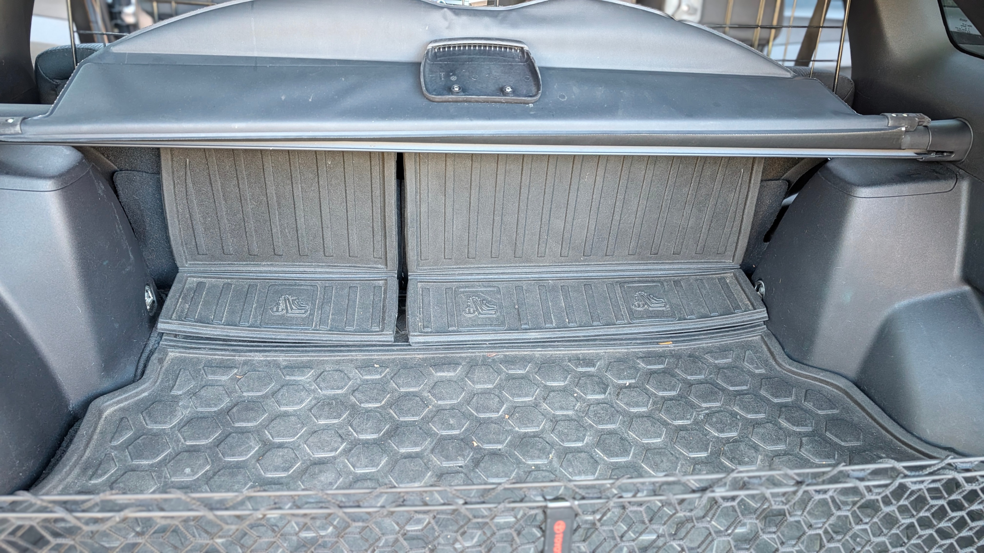 2009-2016 Toyota Venza - Rubber Cargo Floor Mat + Seat Cover - photo 4