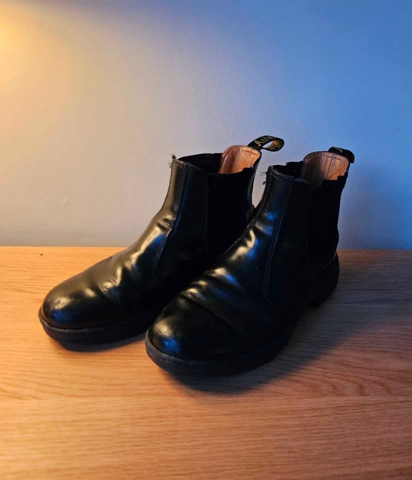 Doc Martens Boots 101 UB Size 8 US