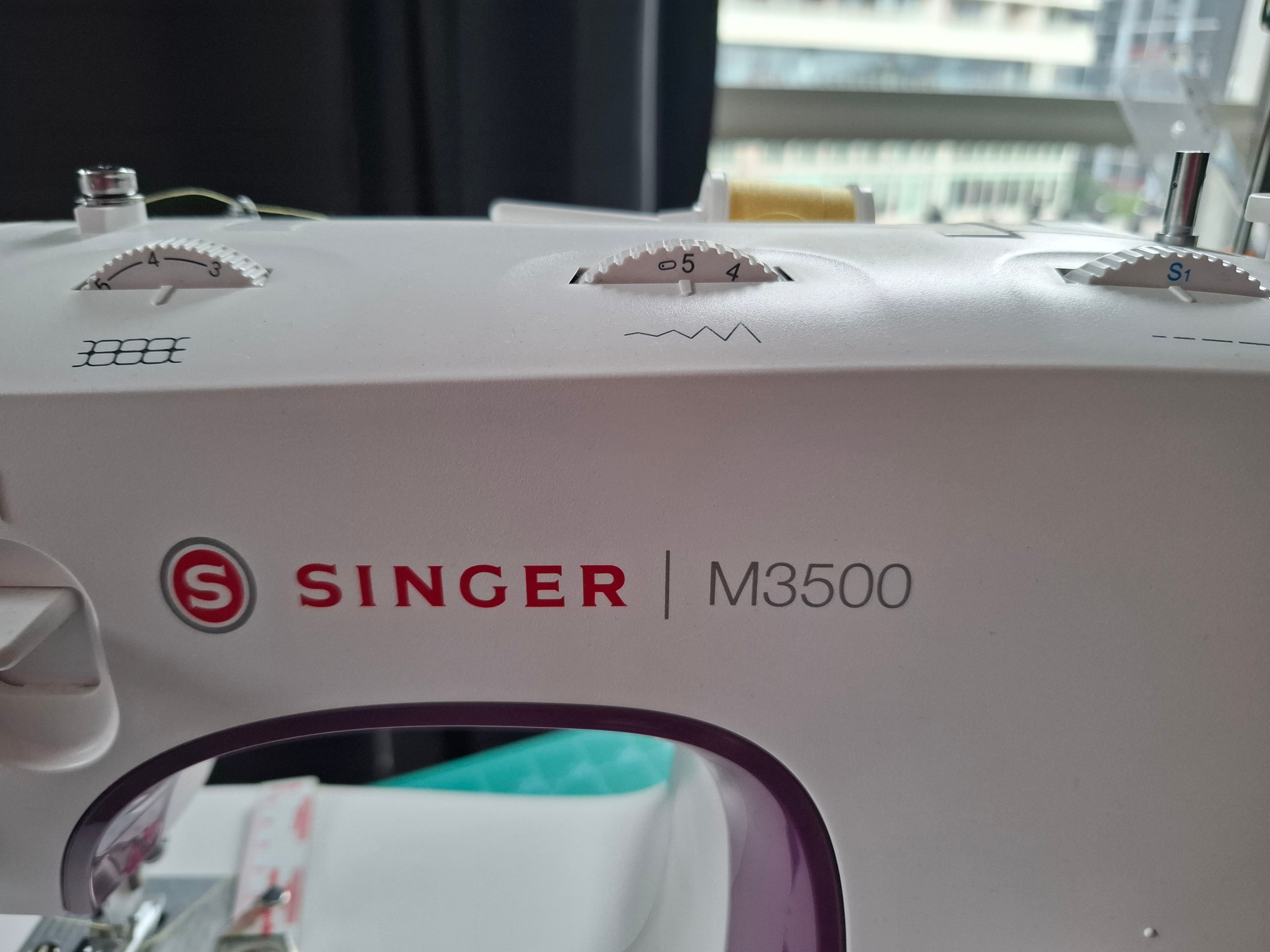 Singer M3500 domestic sewing machine with accessories - photo 3