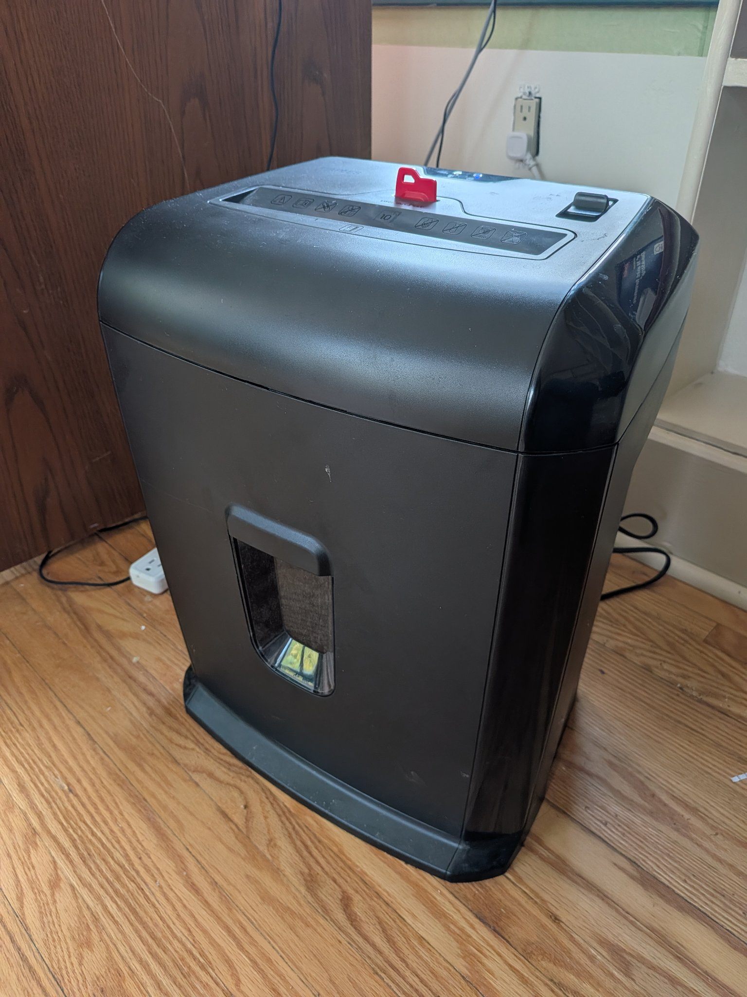 Staples 10 Sheet Paper Shredder, Black