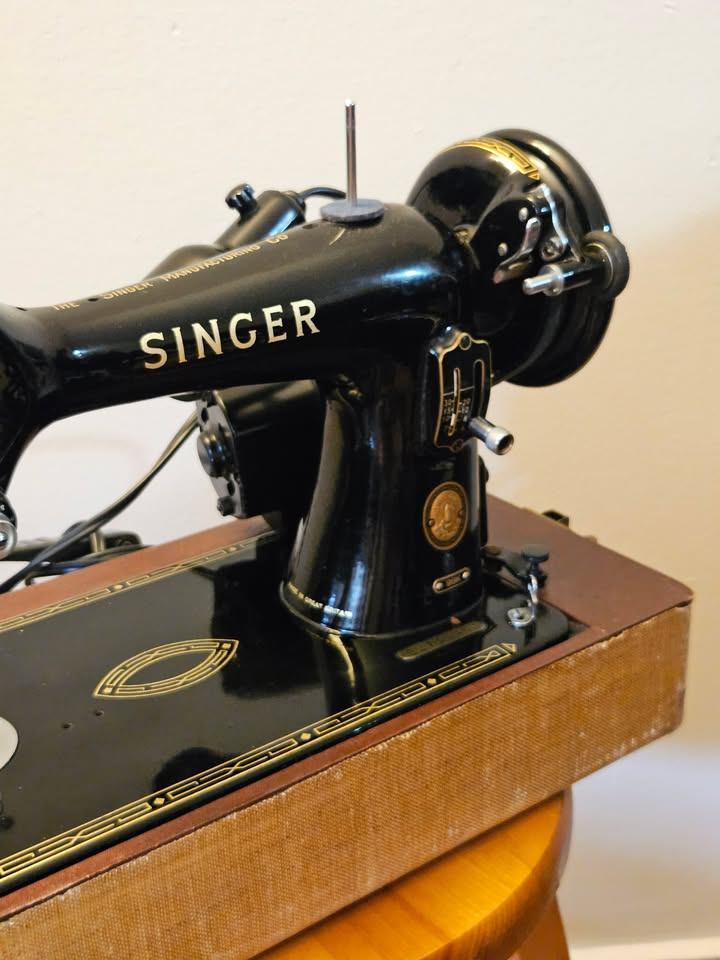 Vintage Singer 99K Sewing Machine - photo 5