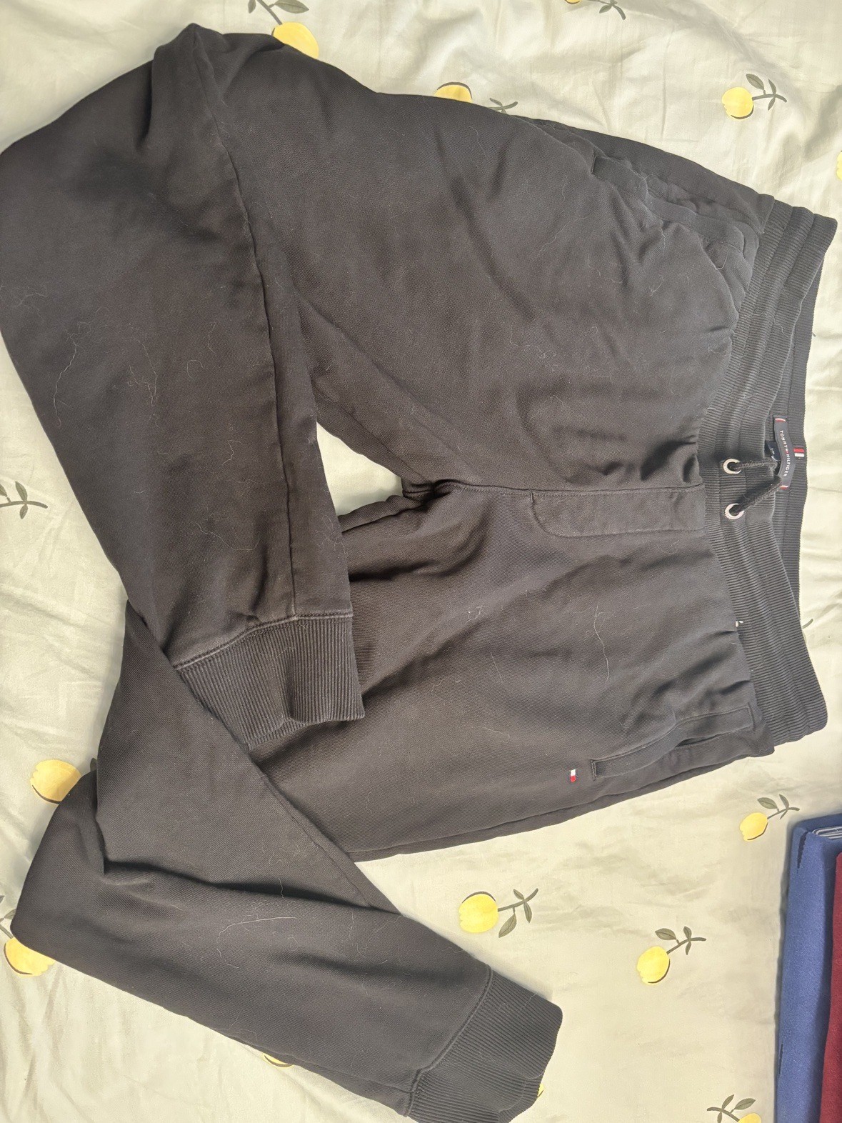 Tommy Hilfiger men's black sweatpants — size L (like new)
