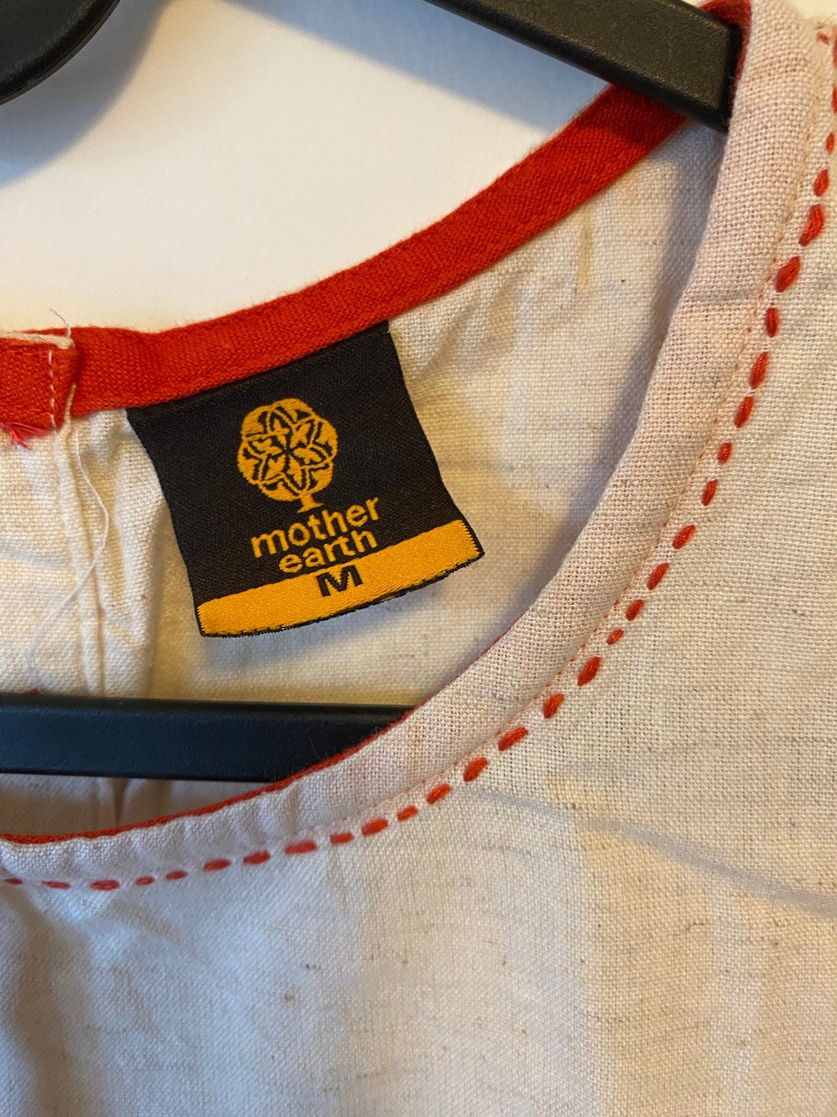 Mother Earth Cream Embroidered Sleeveless Kurta, Size M - photo 4