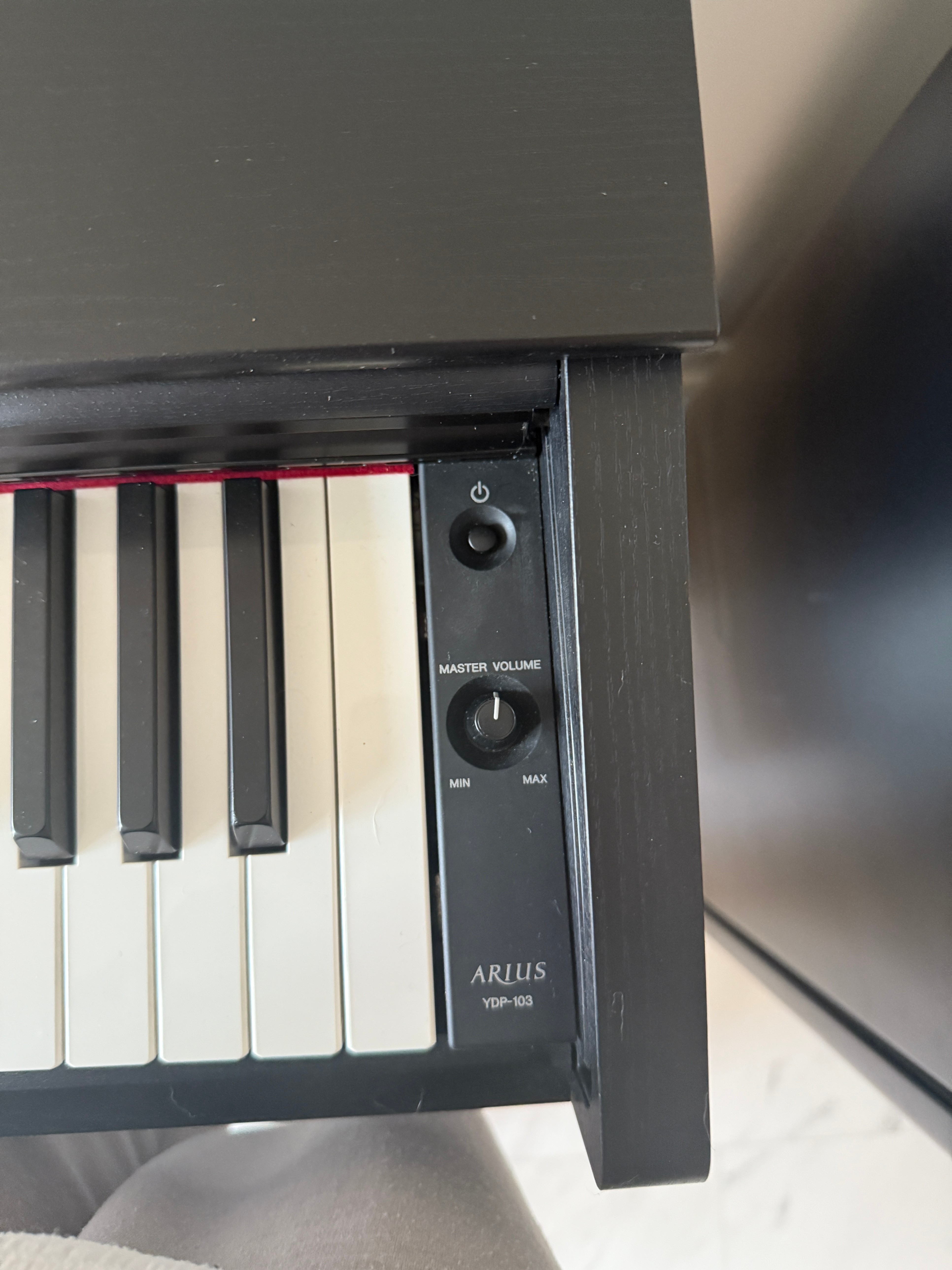 Yamaha Arius YDP-103 Digital Piano with Bench (Mint Condition)