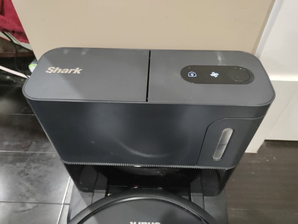 Shark Matrix Robot Vacuum, No Spots Missed, Precision Mapping - photo 4