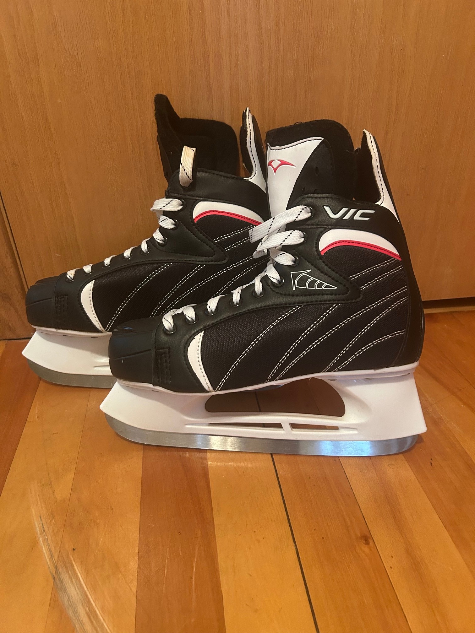 VIC Ice Skates