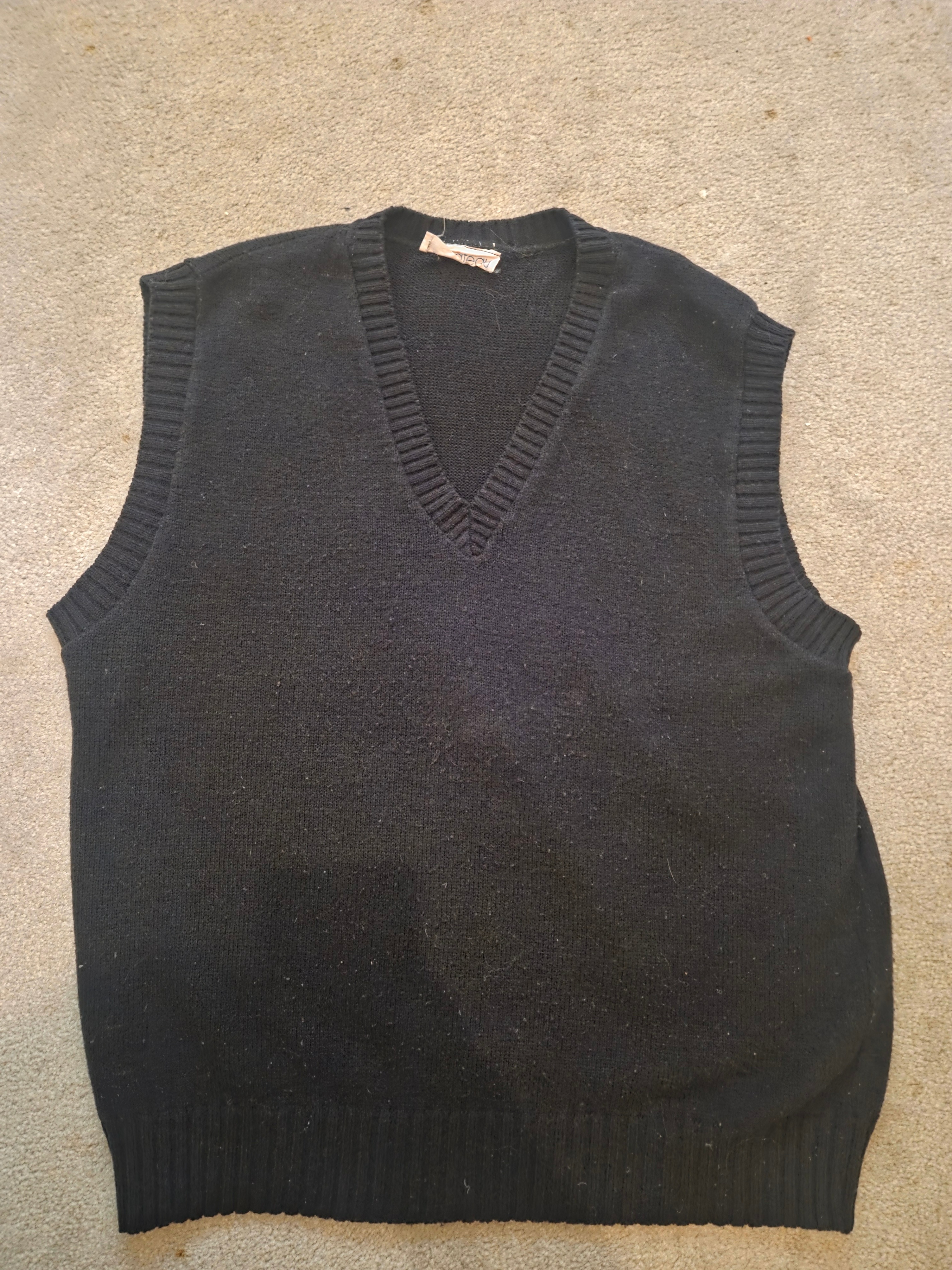 Vintage 90s Men's Le Chateau Black V-Neck Sweater Vest, Size M