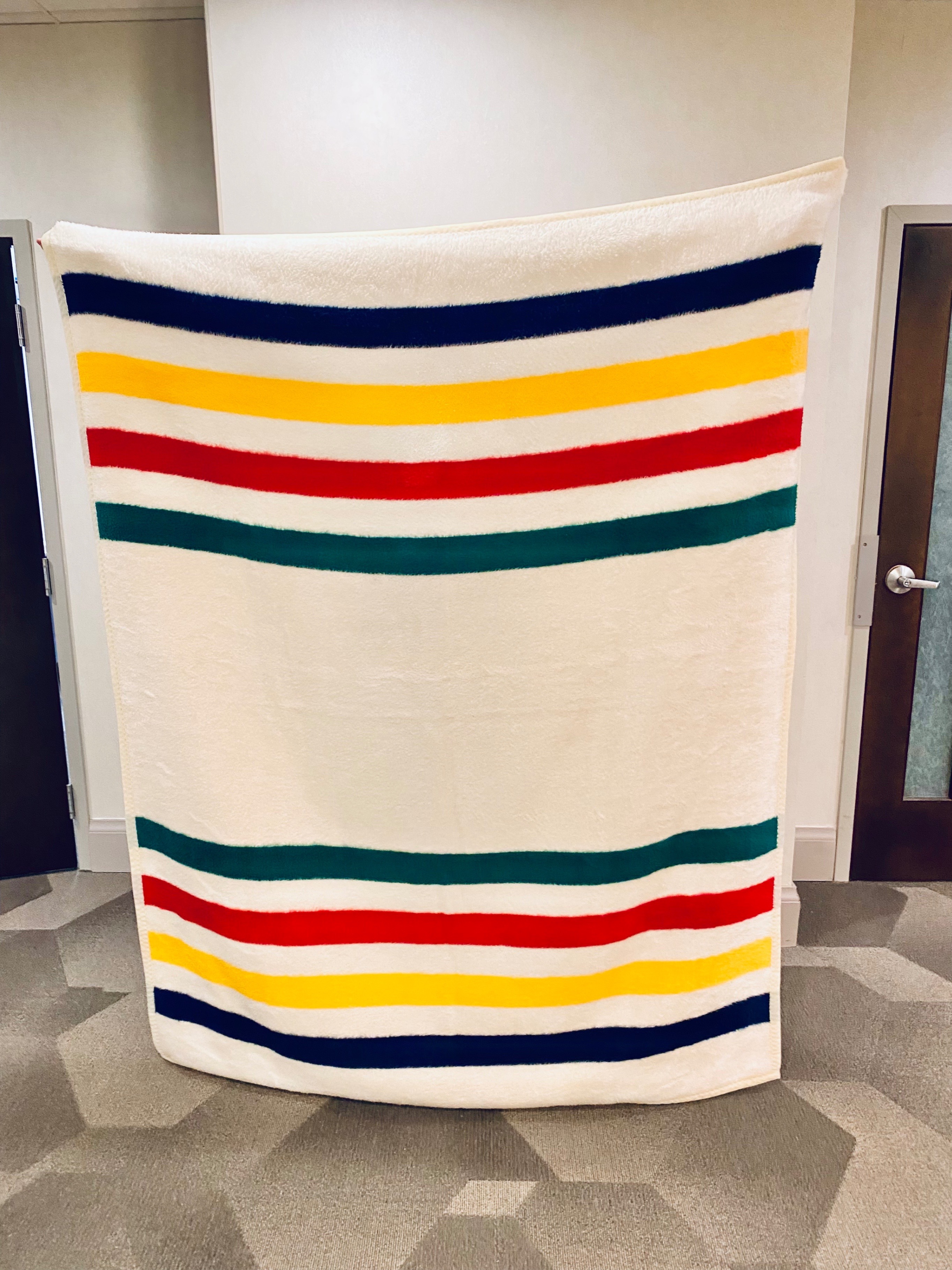 Hudson's Bay Acrylic Blanket - photo 2