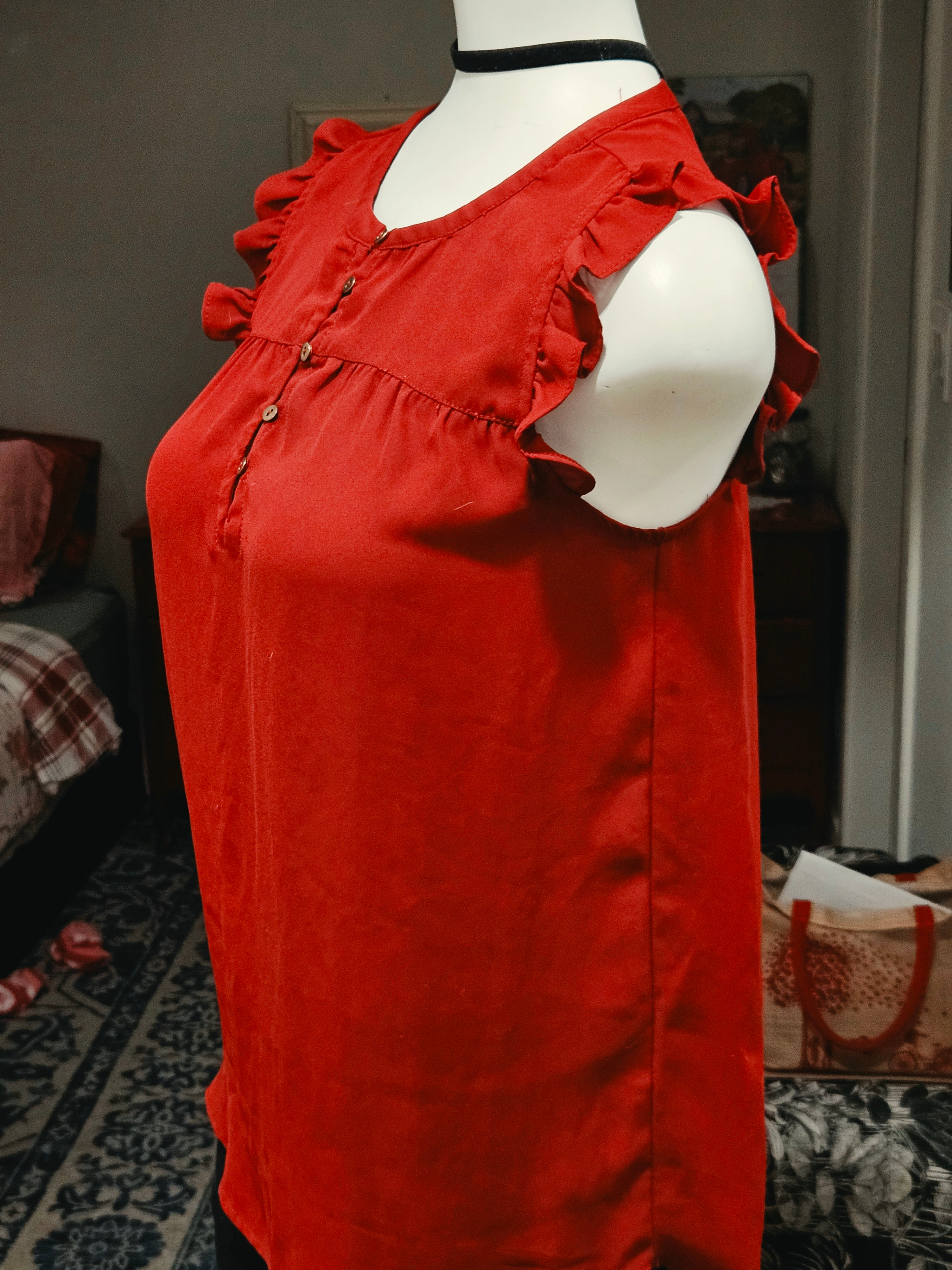 red ruffled blouse - photo 3