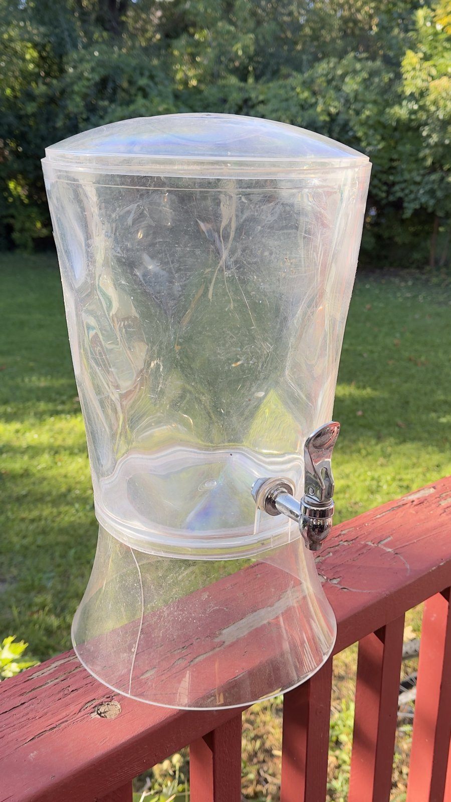 Clear Beverage Dispenser with Spigot and Stand – Crack in Stand