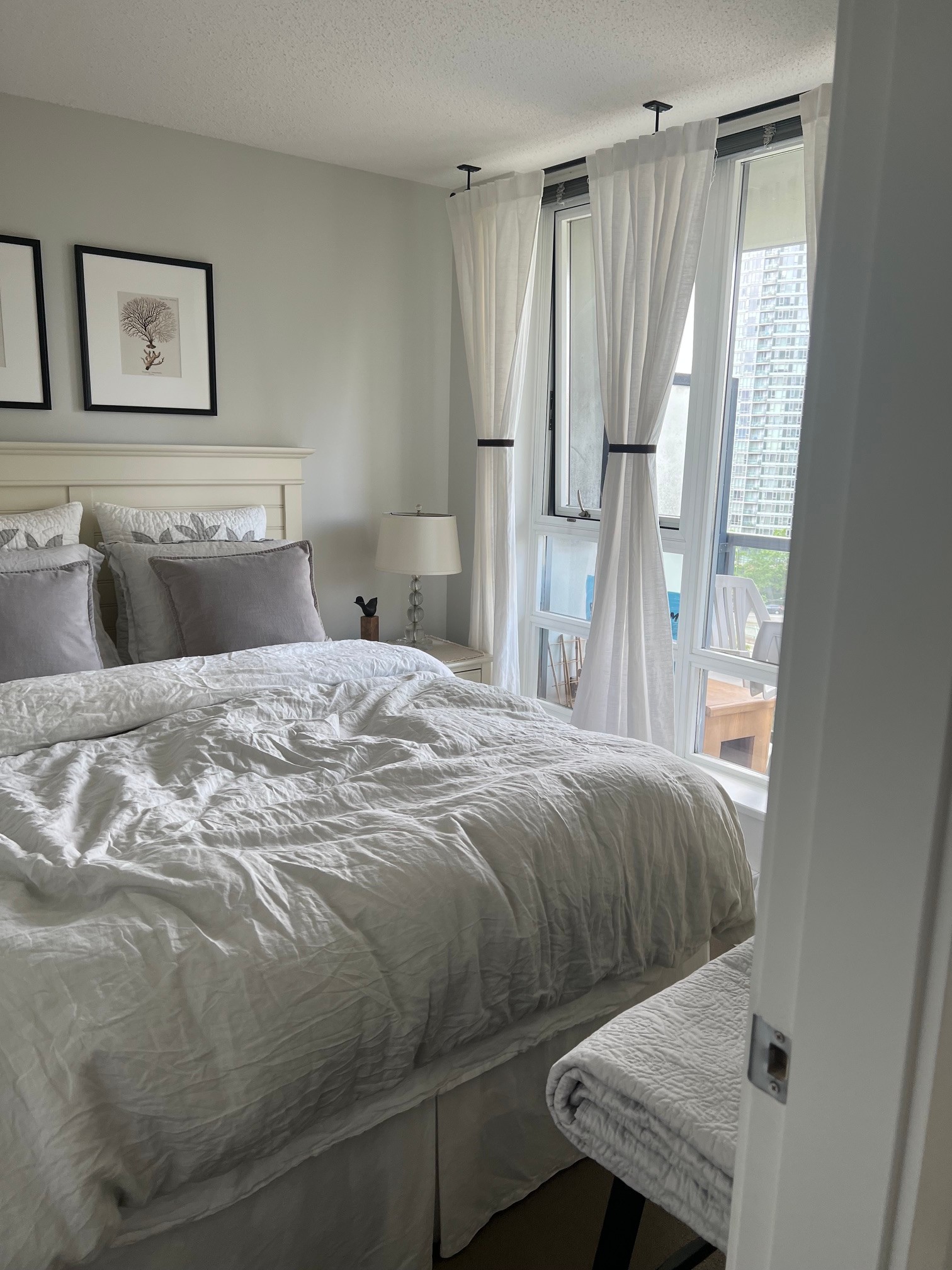 West Coast Style 5-Piece Bedroom Set