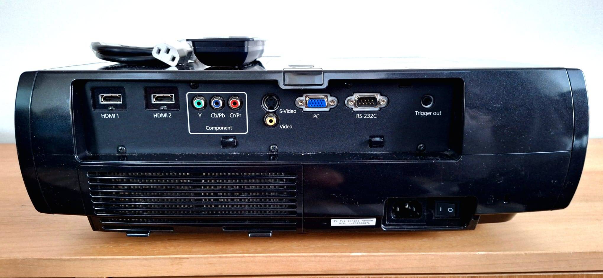92” ceiling-mounted motorized screen with free Epson projector - photo 4