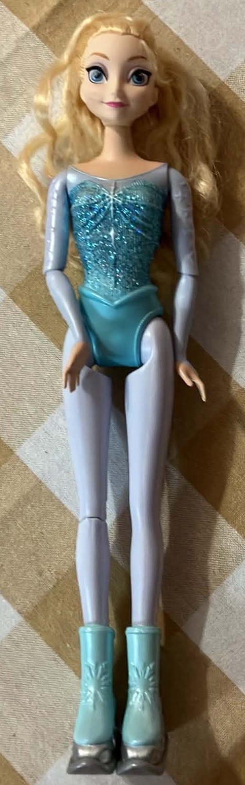 2015 Mattel Disney Frozen Ice Skating Elsa Doll