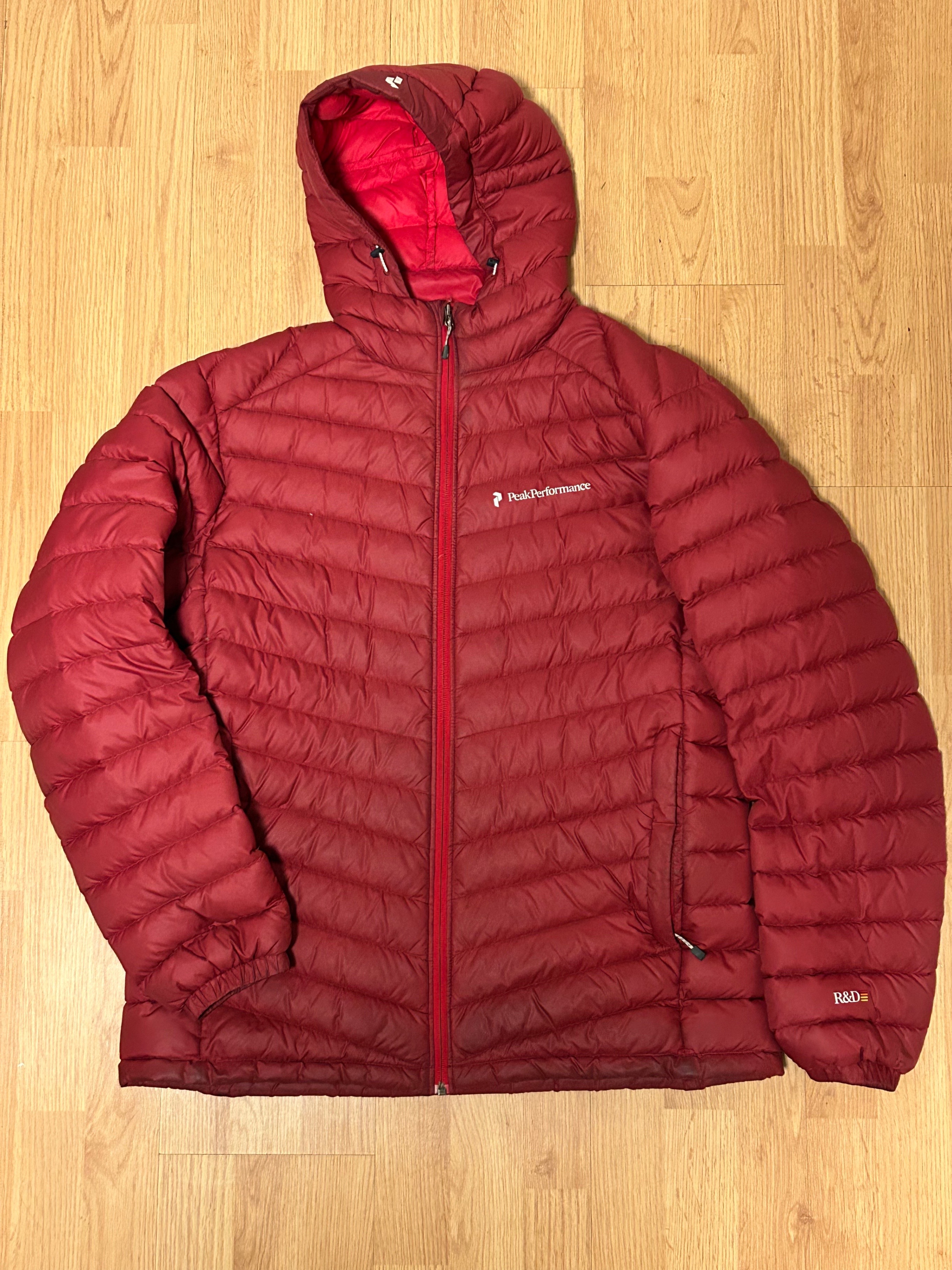 PEAK PERFORMANCE "FROST" DOWN HOOD in rouge/red