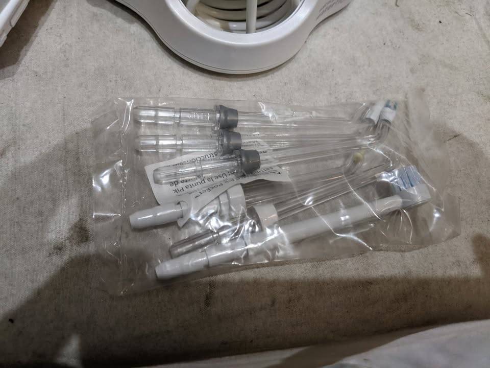 Waterpik Water Flosser Ultra WP-140C, with brand new tips - photo 3