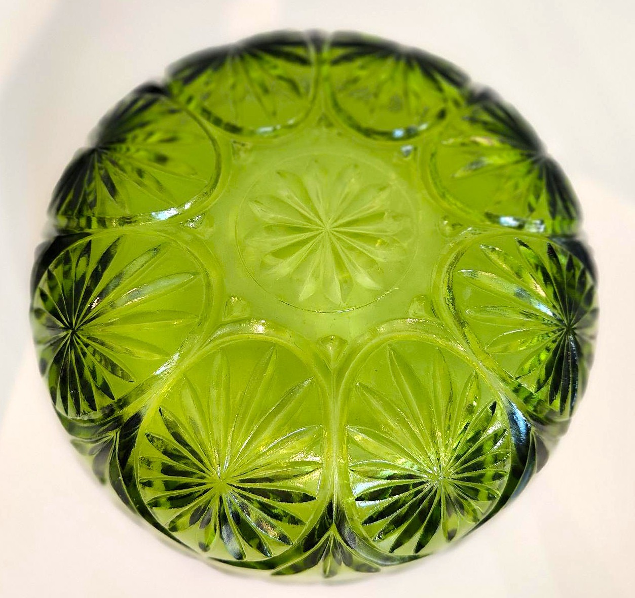 Vintage Anchor Hocking Starburst Medallion Avocado Glass 8" Bowl - photo 5