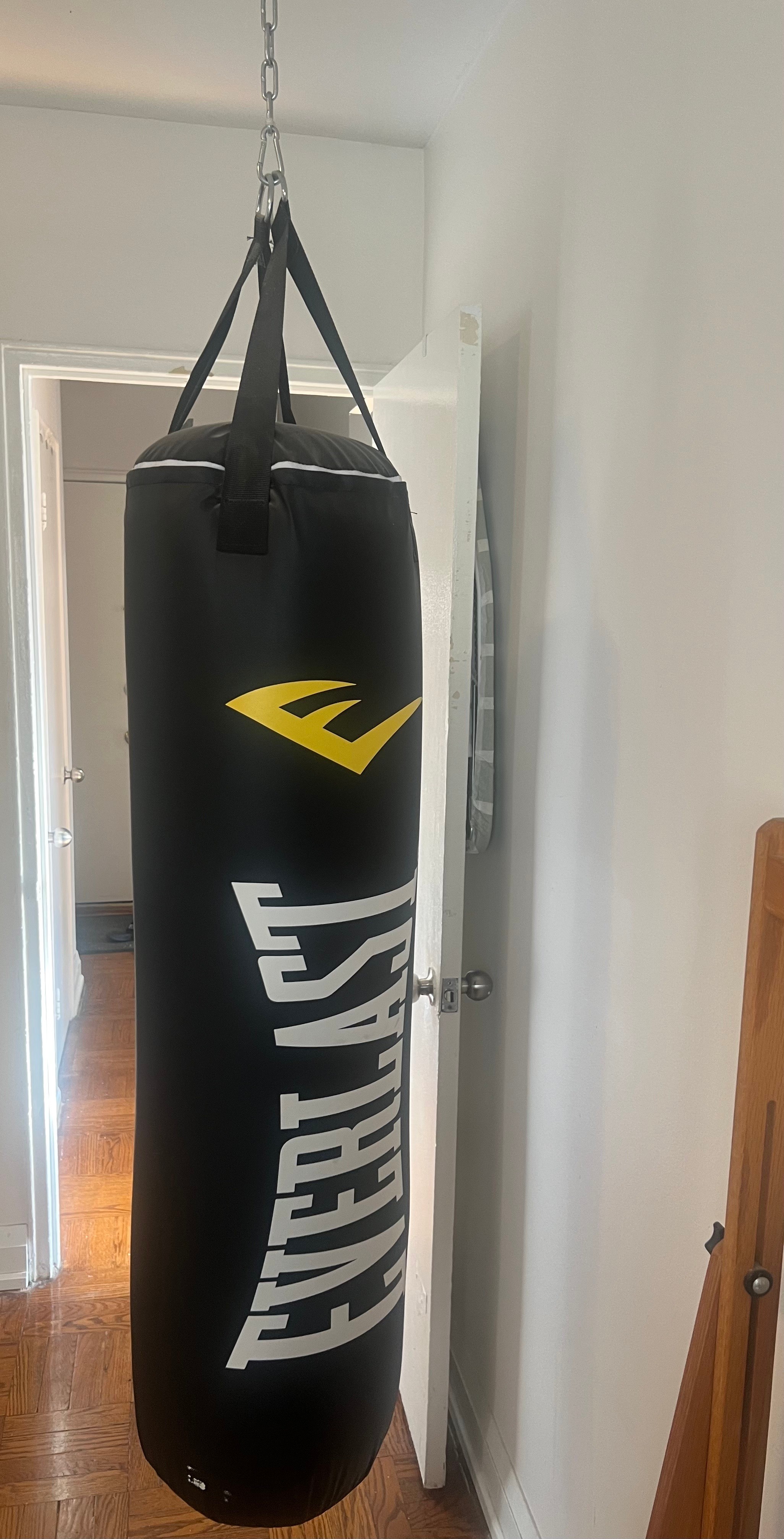 Rarely used Everlast Heavy Punching Bag - photo 3