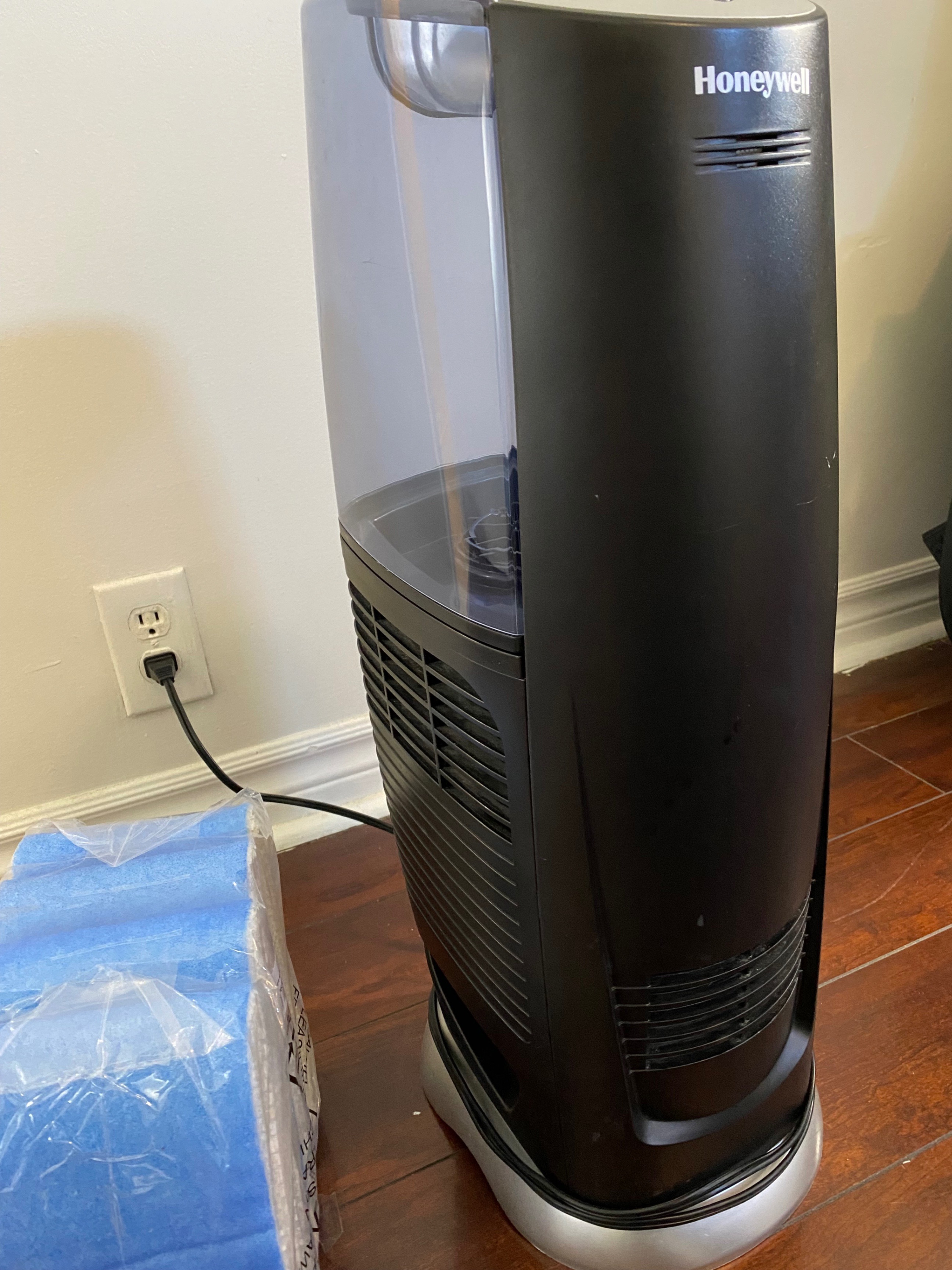 With filter - Honeywell Moisture UV Tower Humidifier, HCM-315T - photo 3