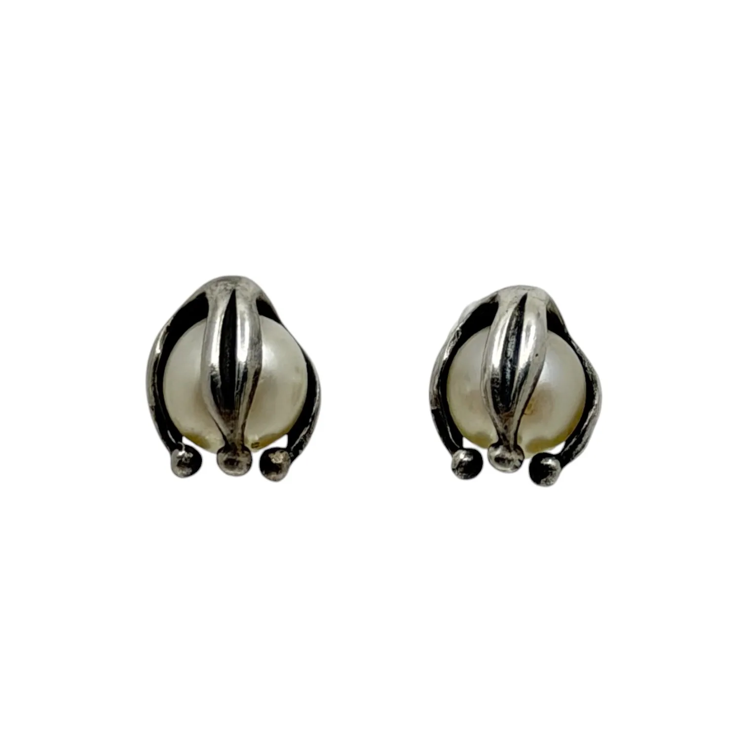 Sterling silver freshwater pearl stud earrings