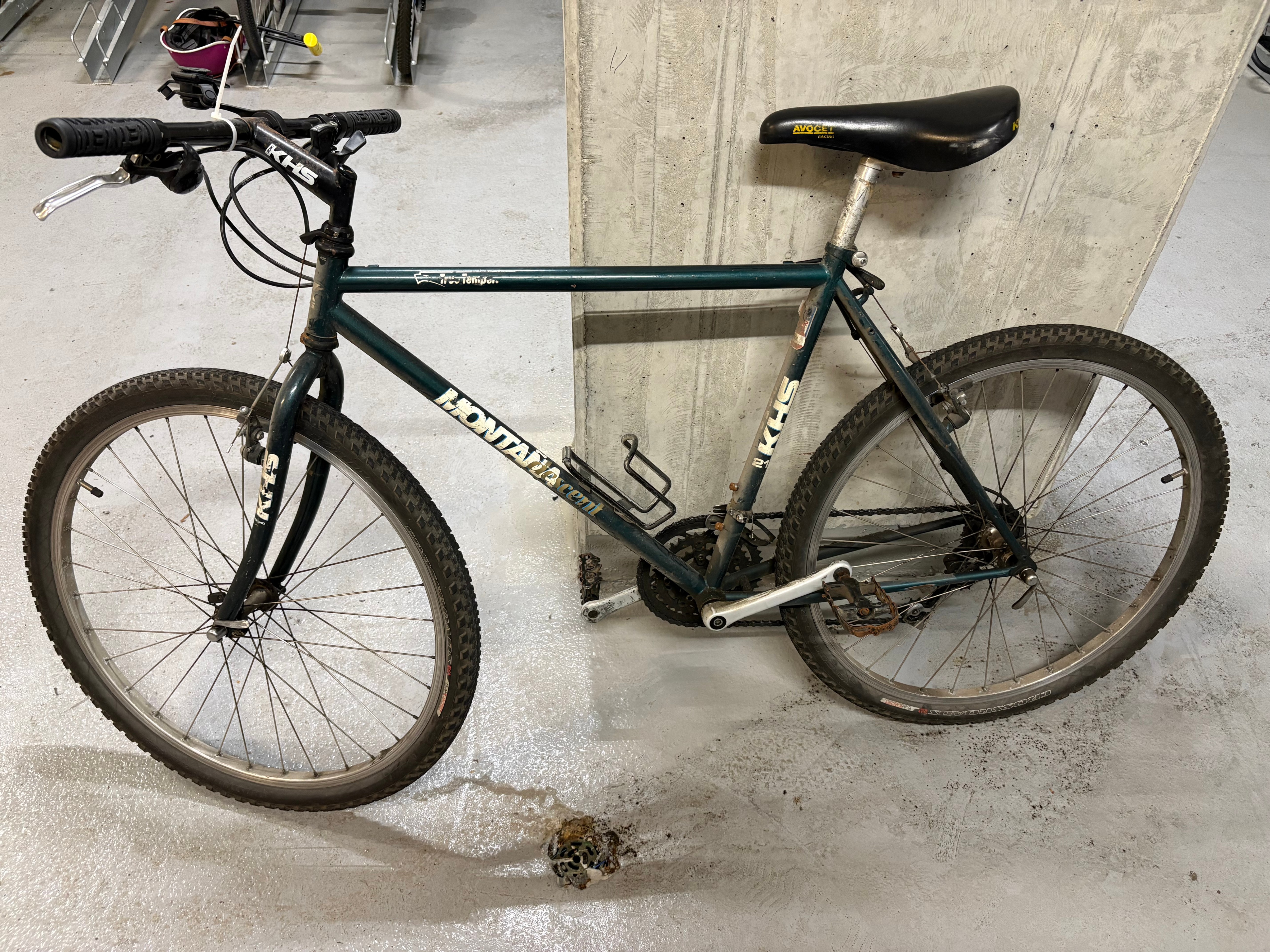 KHS Montana Descent Mountain Bike – Shimano Deore LX + Lock