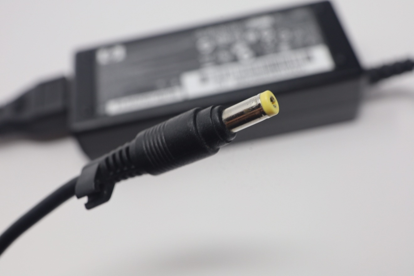 Genuine HP 65W AC Adapter PPP009H - photo 3