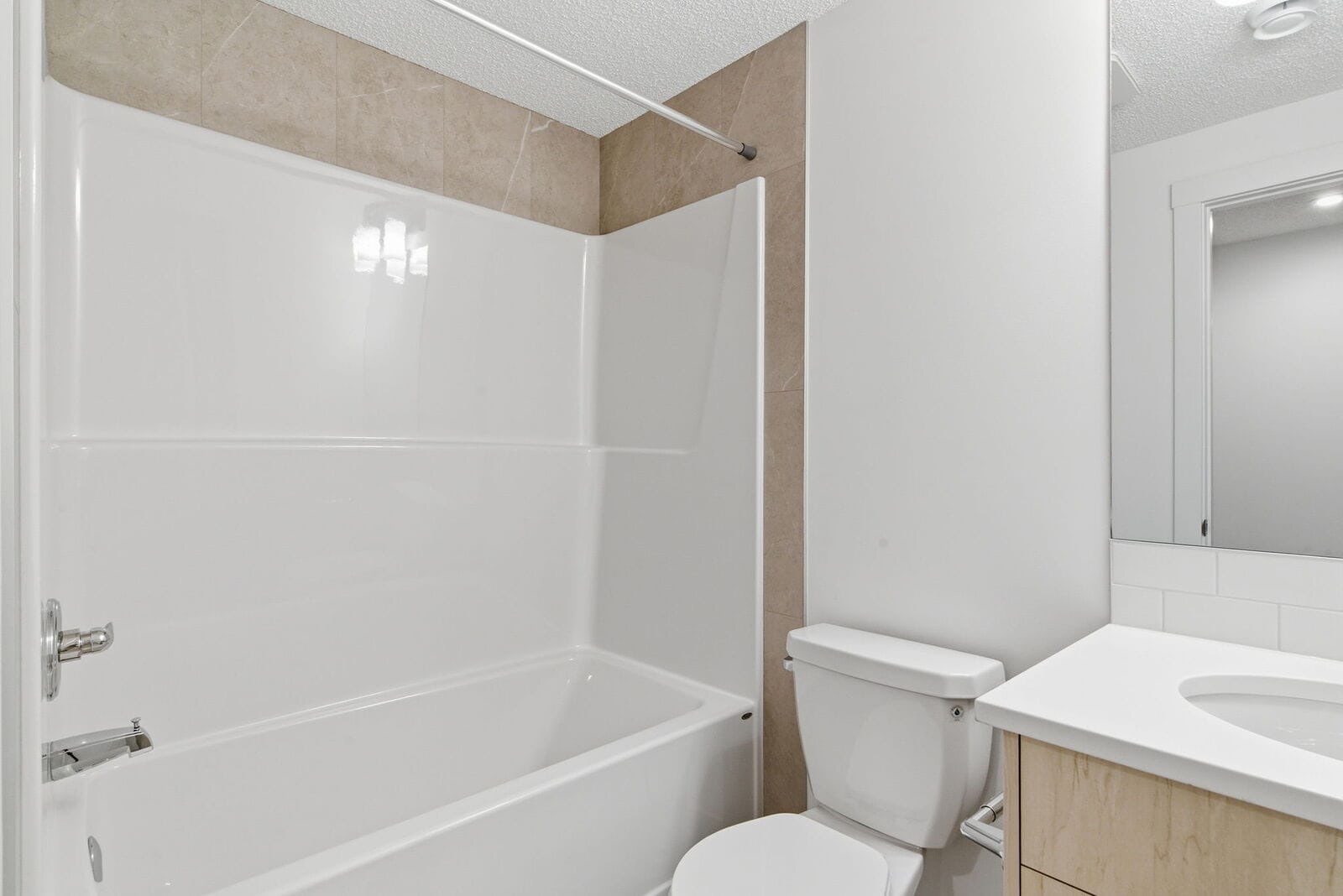 2 bedroom 1 bathroom Rental - photo 5
