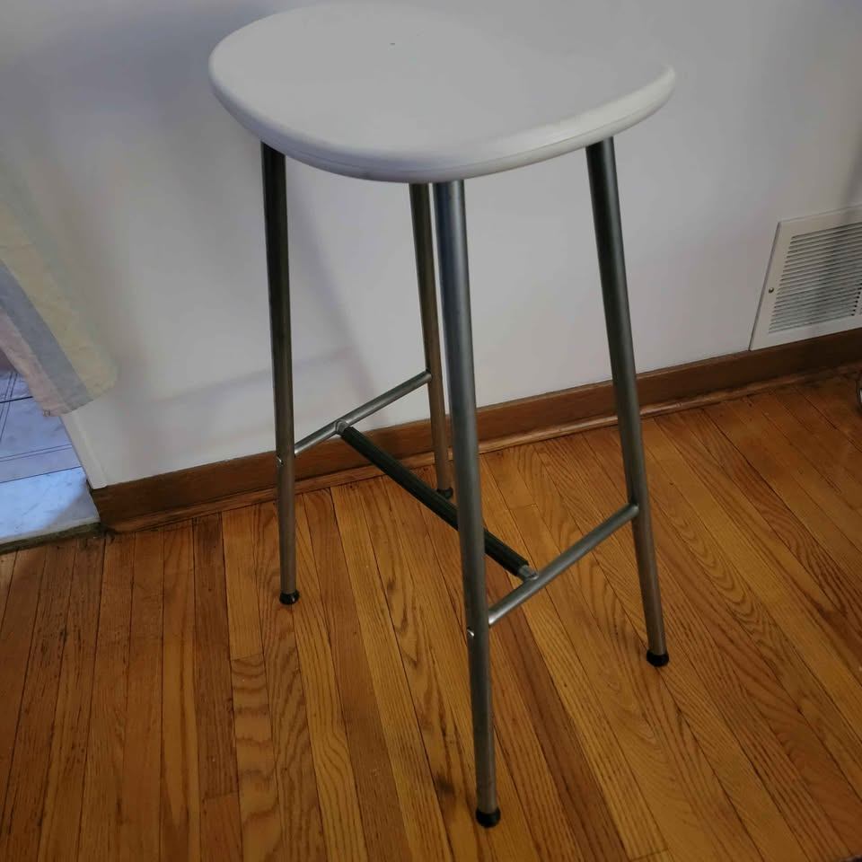 Oval white  plastic and metal Ikea stool - photo 4